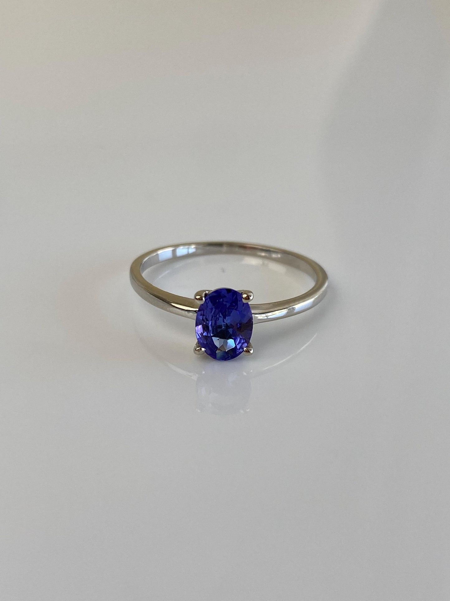 Vintage Solid 10k White Gold Tanzanite Ring - Size 9