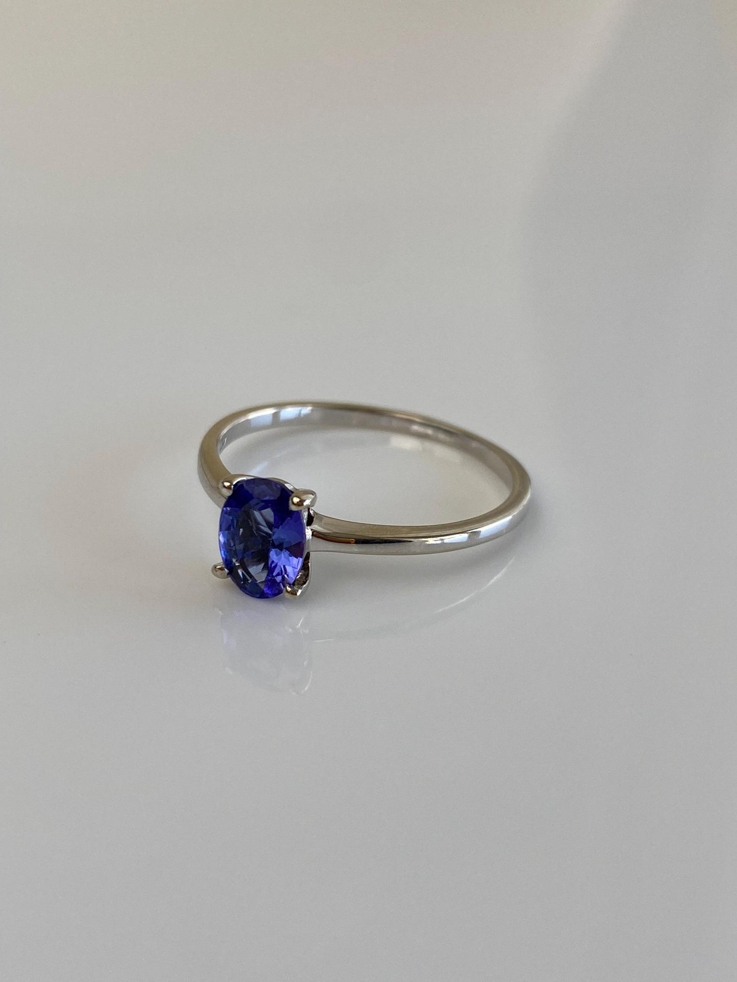 Vintage Solid 10k White Gold Tanzanite Ring - Size 9