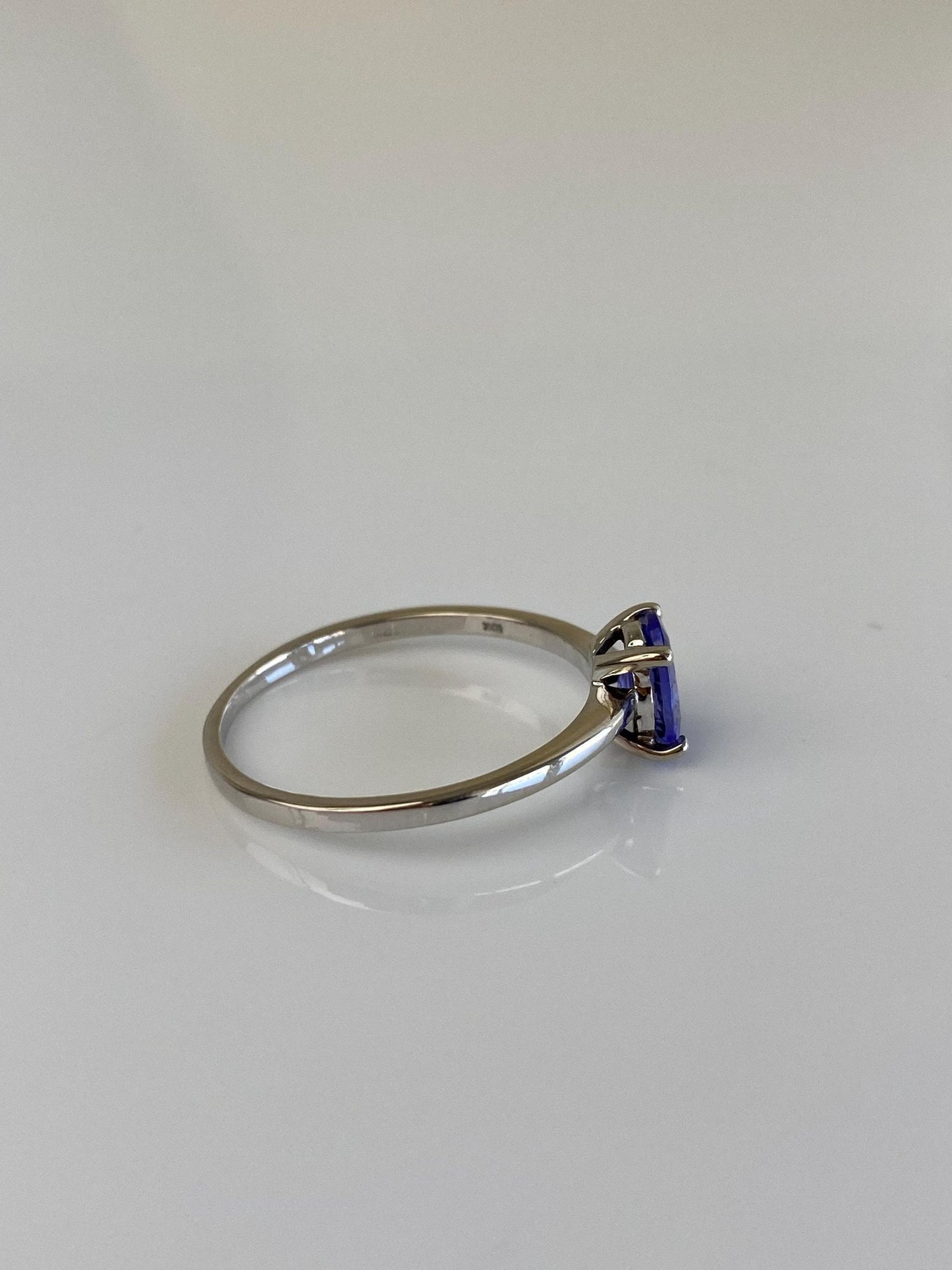 Vintage Solid 10k White Gold Tanzanite Ring - Size 9