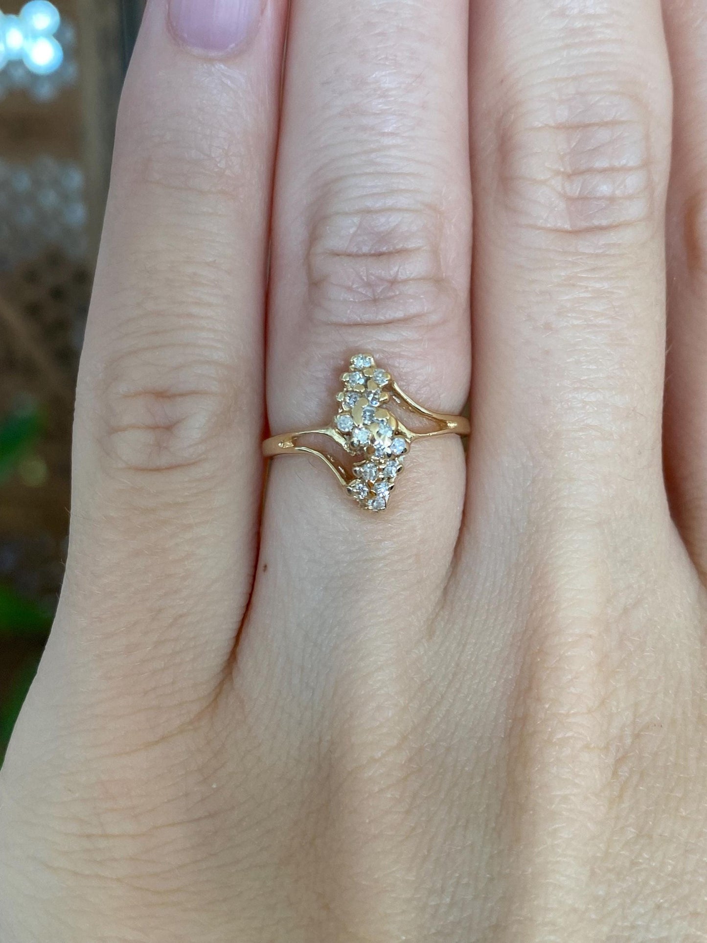 Vintage Solid 14k Yellow Gold Diamond Cluster Twist Ring - Size 4.75