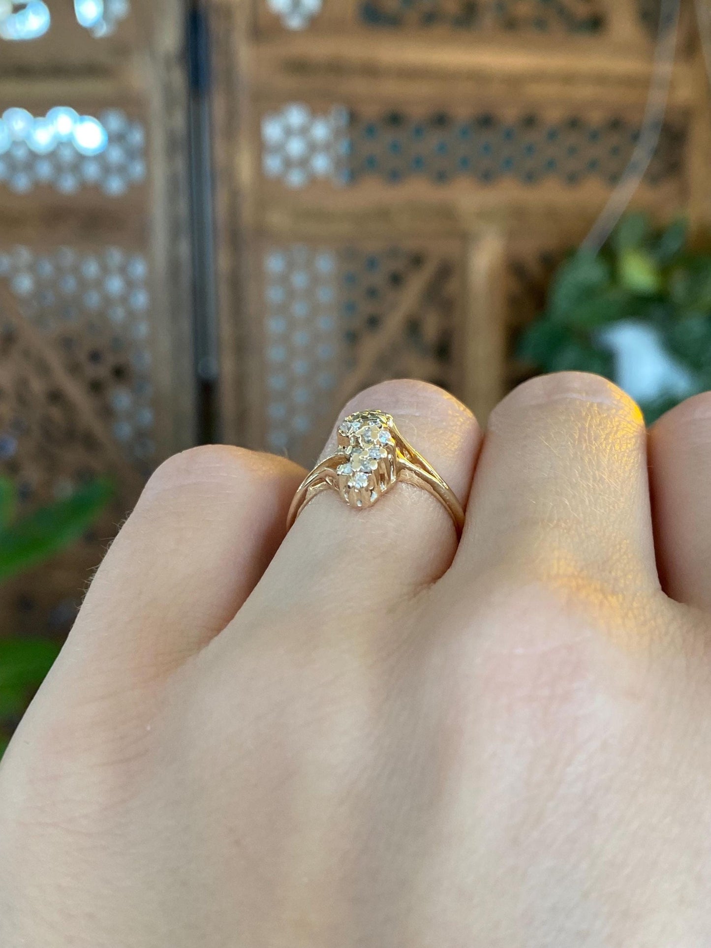 Vintage Solid 14k Yellow Gold Diamond Cluster Twist Ring - Size 4.75