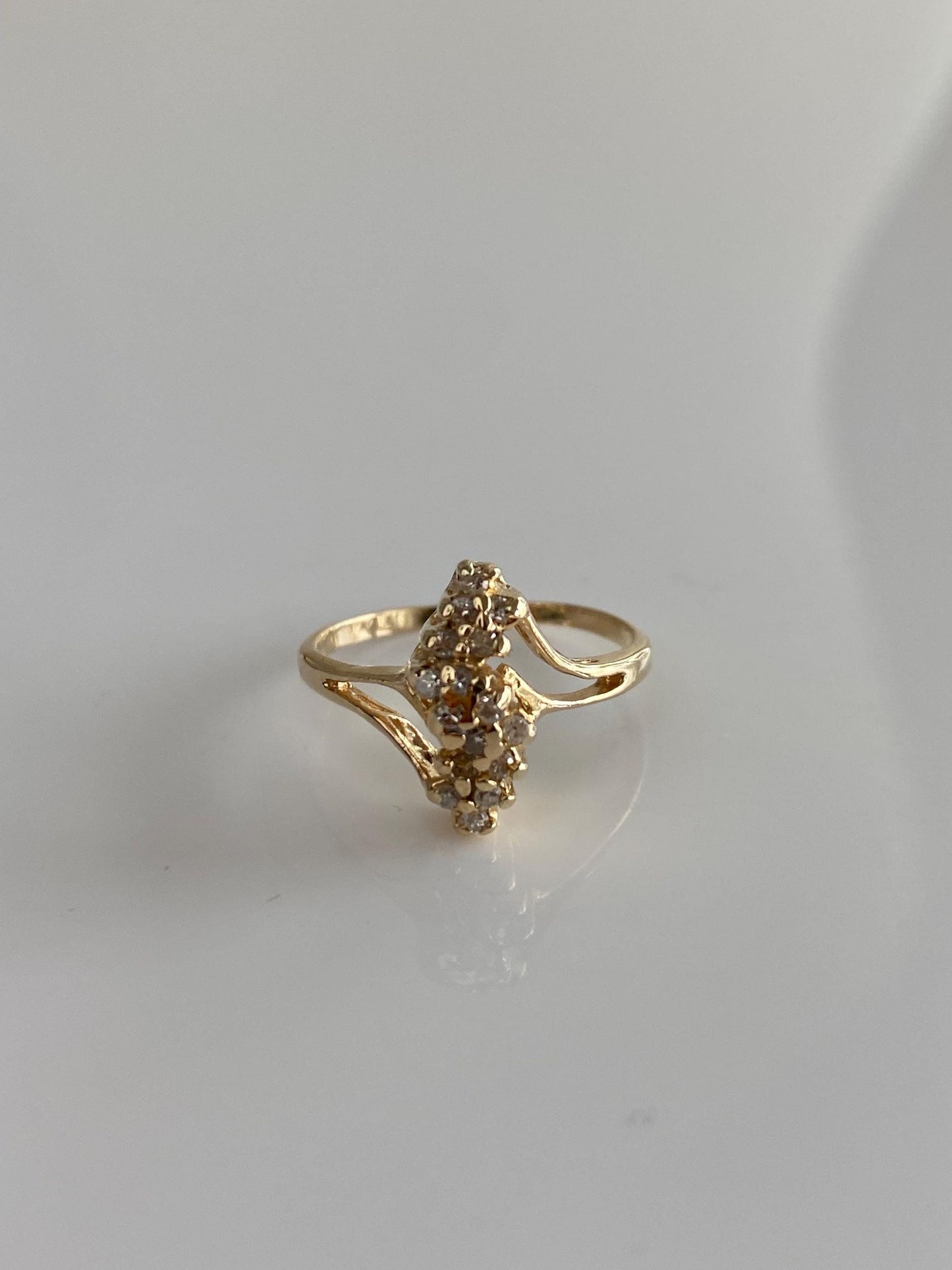 Vintage Solid 14k Yellow Gold Diamond Cluster Twist Ring - Size 4.75