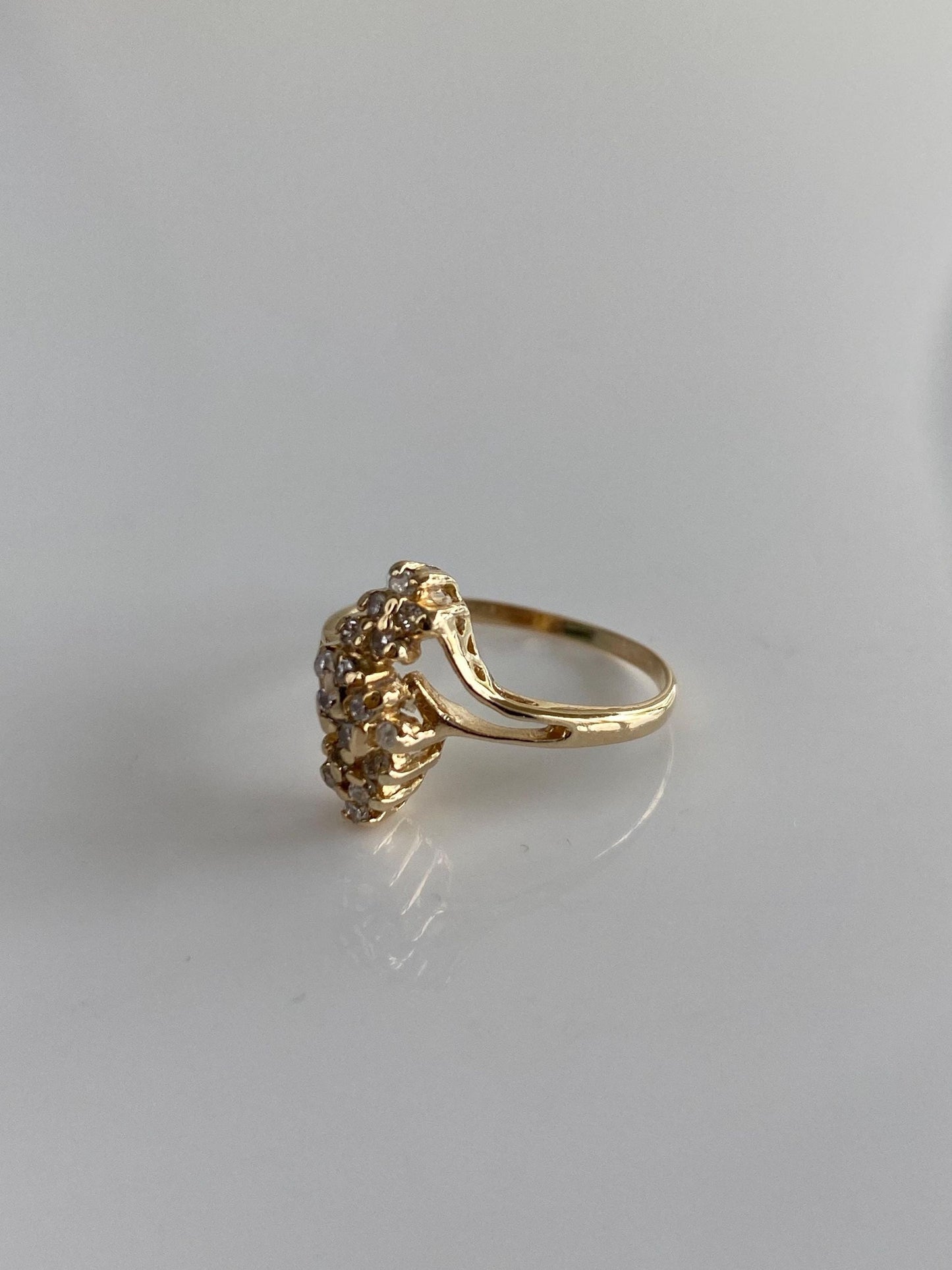 Vintage Solid 14k Yellow Gold Diamond Cluster Twist Ring - Size 4.75