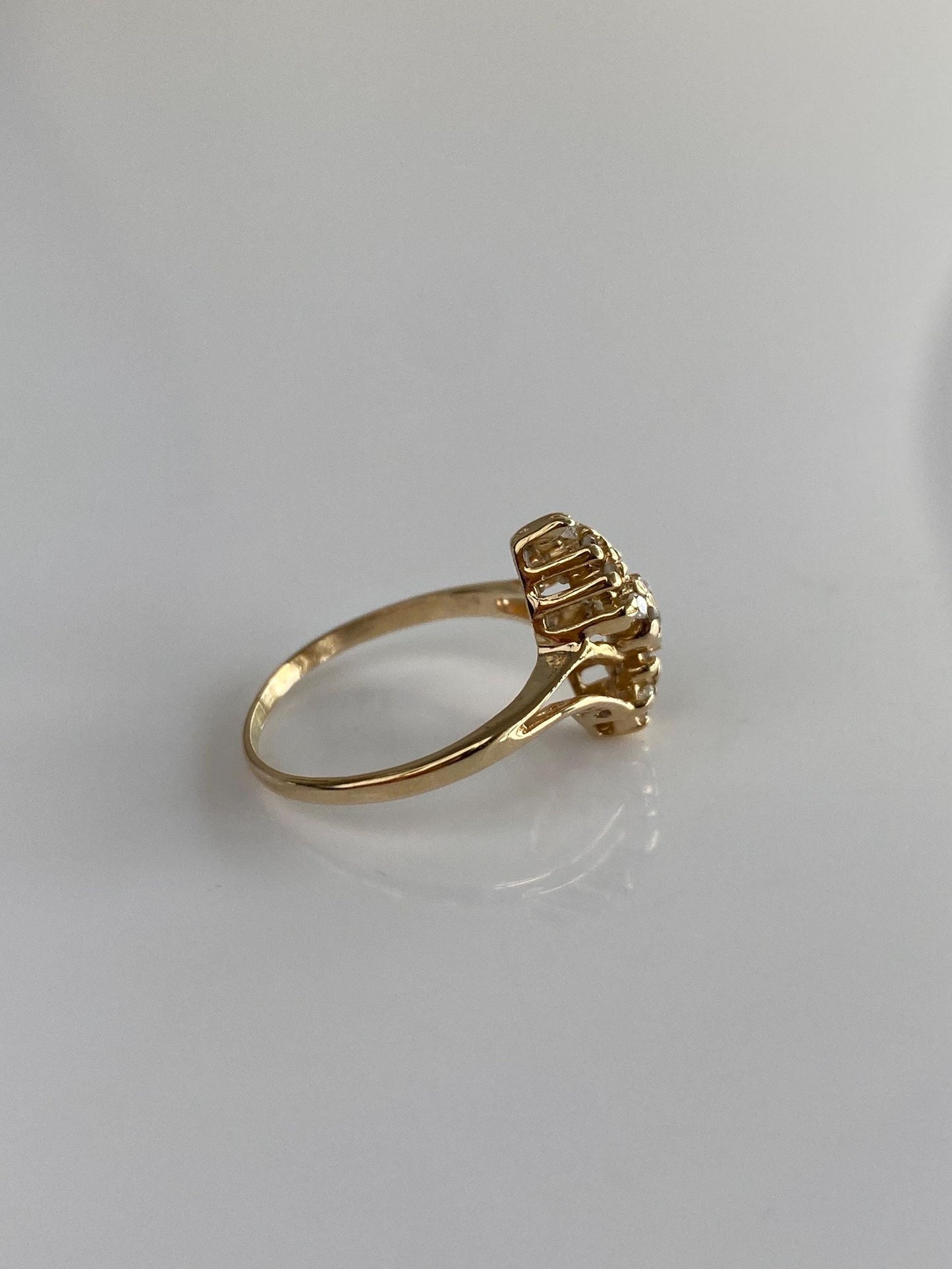 Vintage Solid 14k Yellow Gold Diamond Cluster Twist Ring - Size 4.75