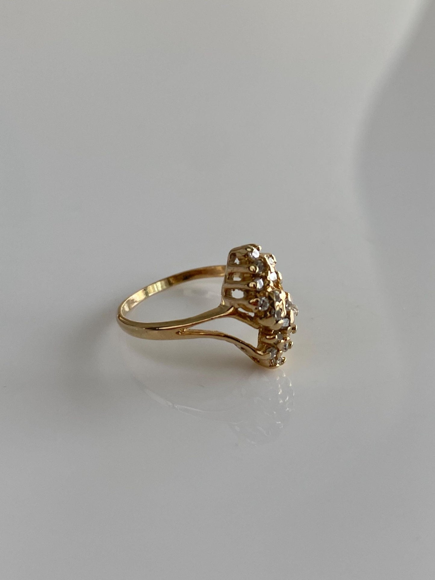 Vintage Solid 14k Yellow Gold Diamond Cluster Twist Ring - Size 4.75