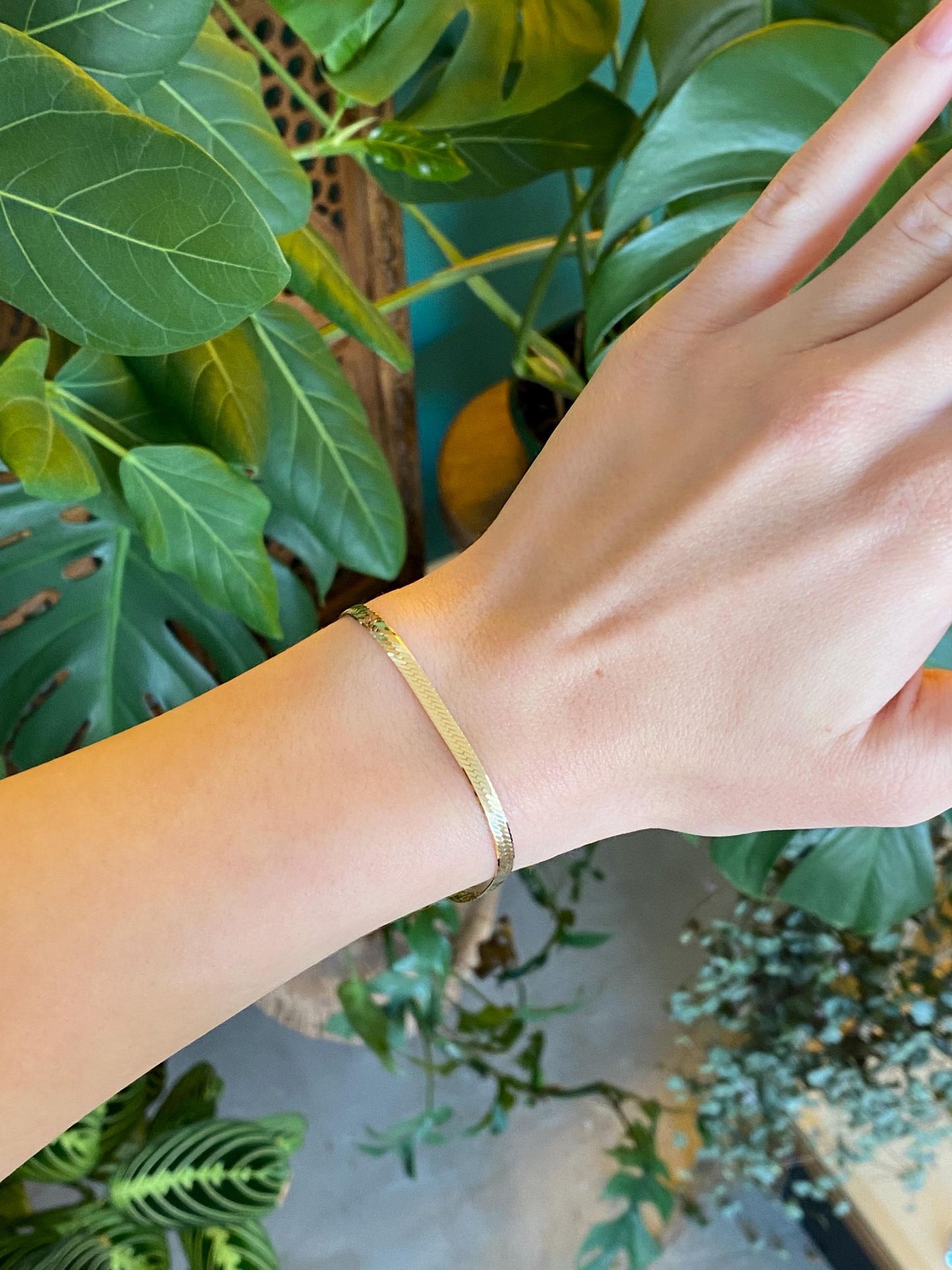 Vintage Solid 14k Yellow Gold Herringbone Chain Bracelet - 7 inches