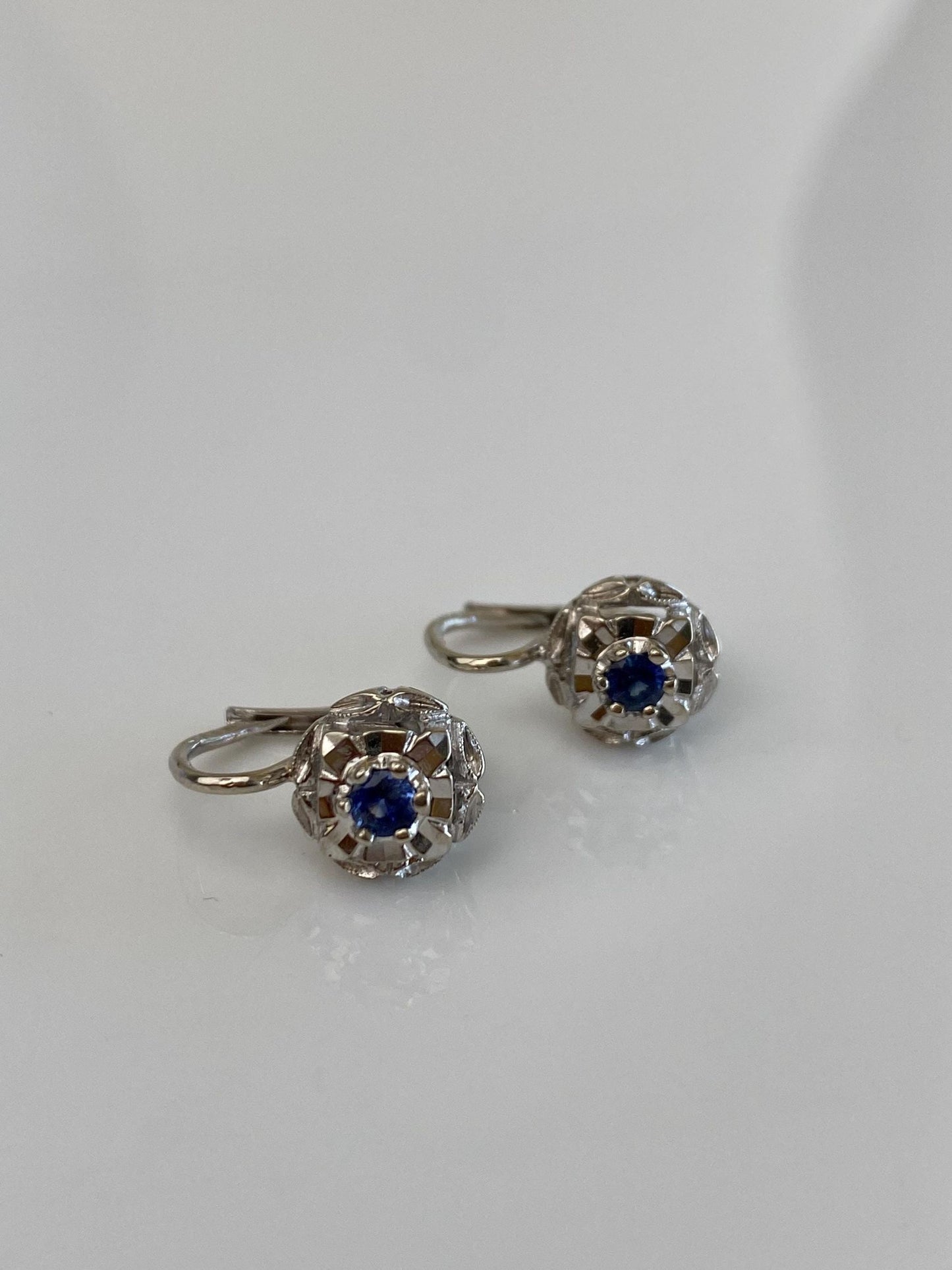 Vintage Solid 18k White Gold Blue Sapphire Drop Earrings