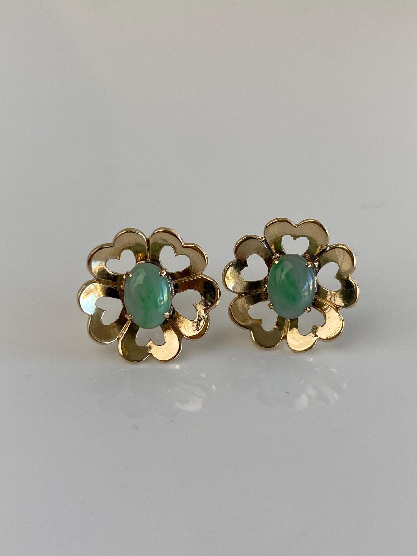 Vintage Solid 14k Yellow Gold Jade Flower Stud Earrings