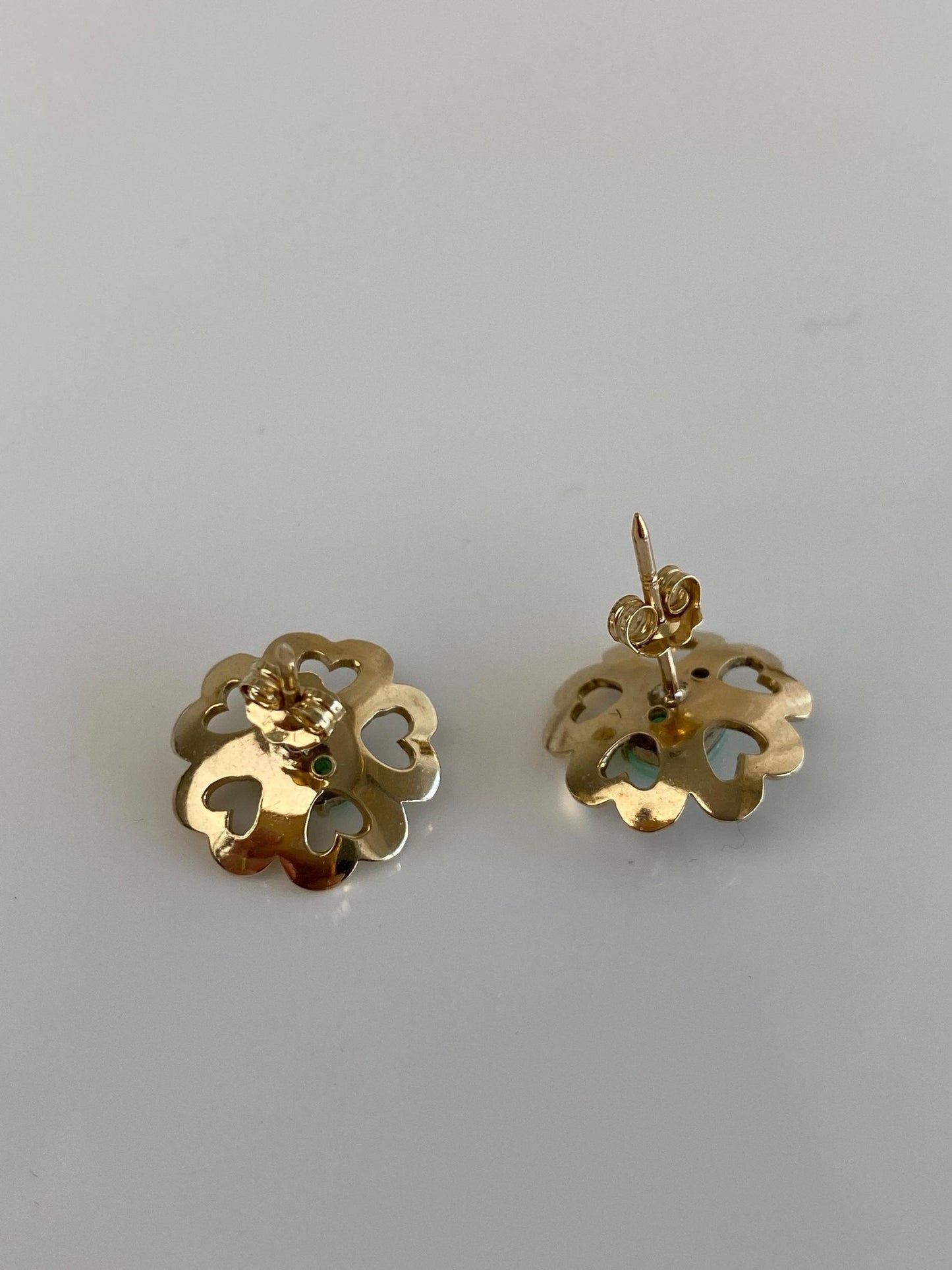 Vintage Solid 14k Yellow Gold Jade Flower Stud Earrings