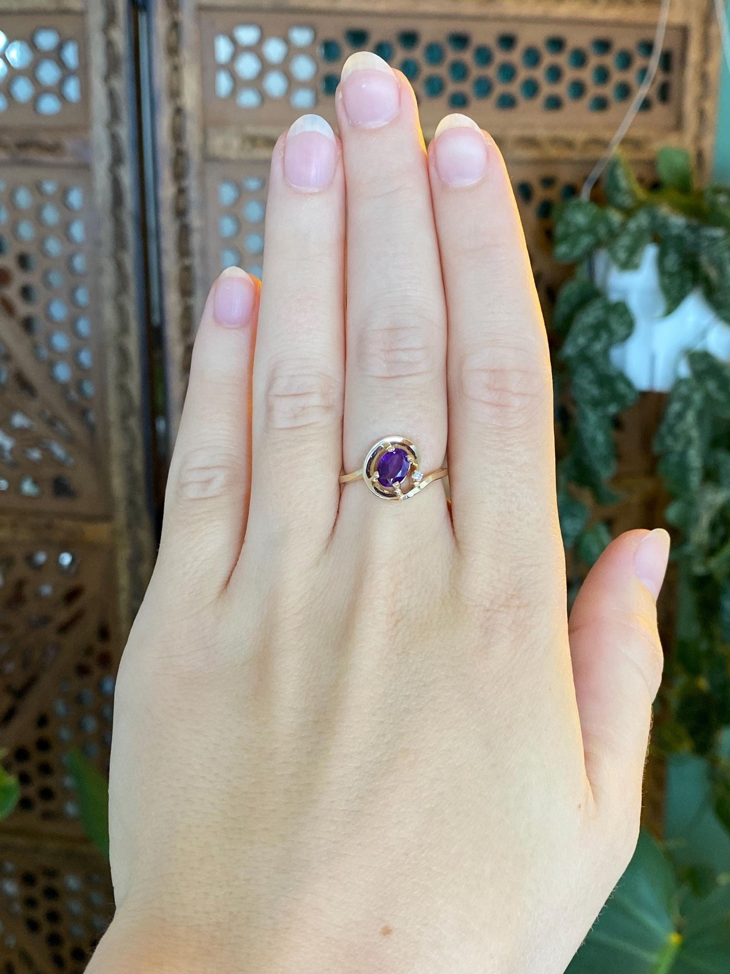 Vintage Solid 10k Yellow Gold Clear Sapphire Amethyst Ring - Size 5.75