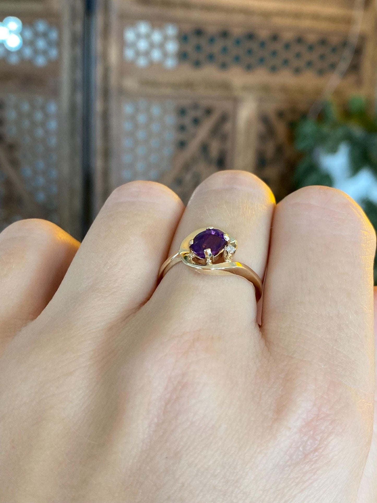 Vintage Solid 10k Yellow Gold Clear Sapphire Amethyst Ring - Size 5.75
