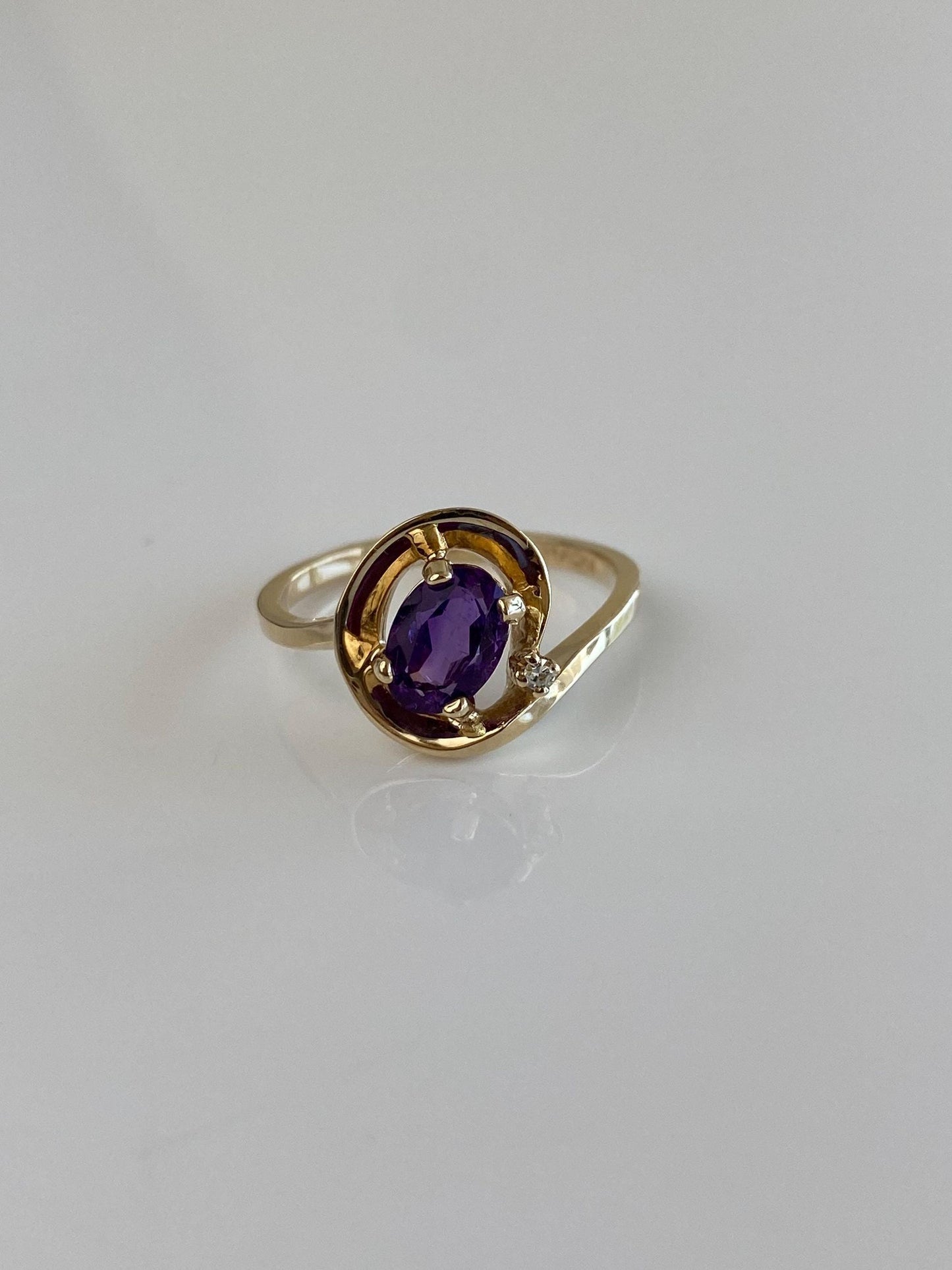 Vintage Solid 10k Yellow Gold Clear Sapphire Amethyst Ring - Size 5.75
