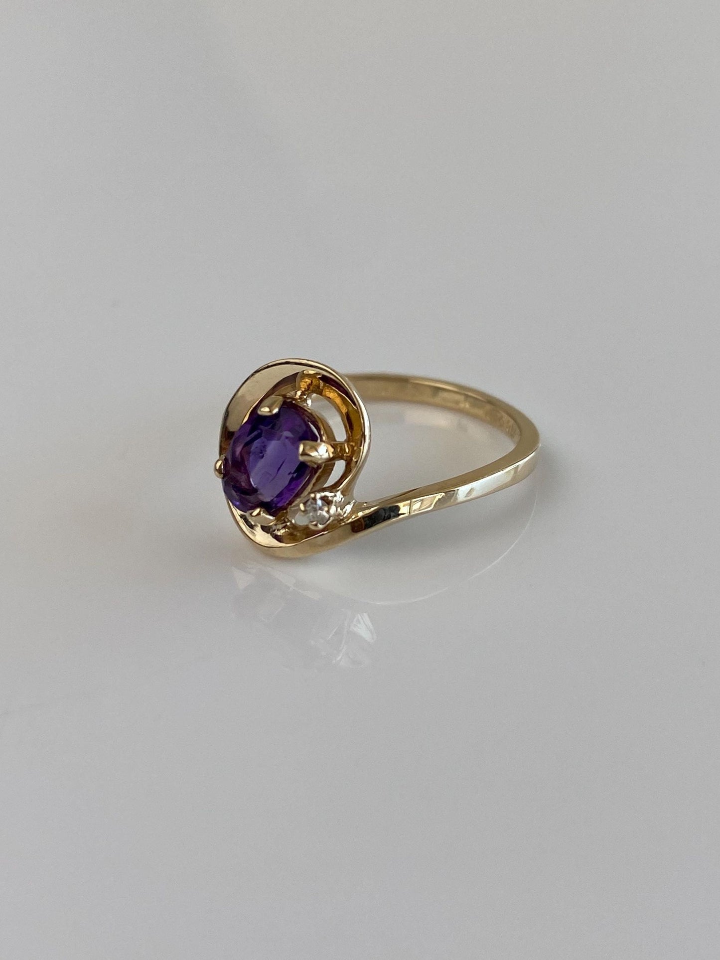 Vintage Solid 10k Yellow Gold Clear Sapphire Amethyst Ring - Size 5.75