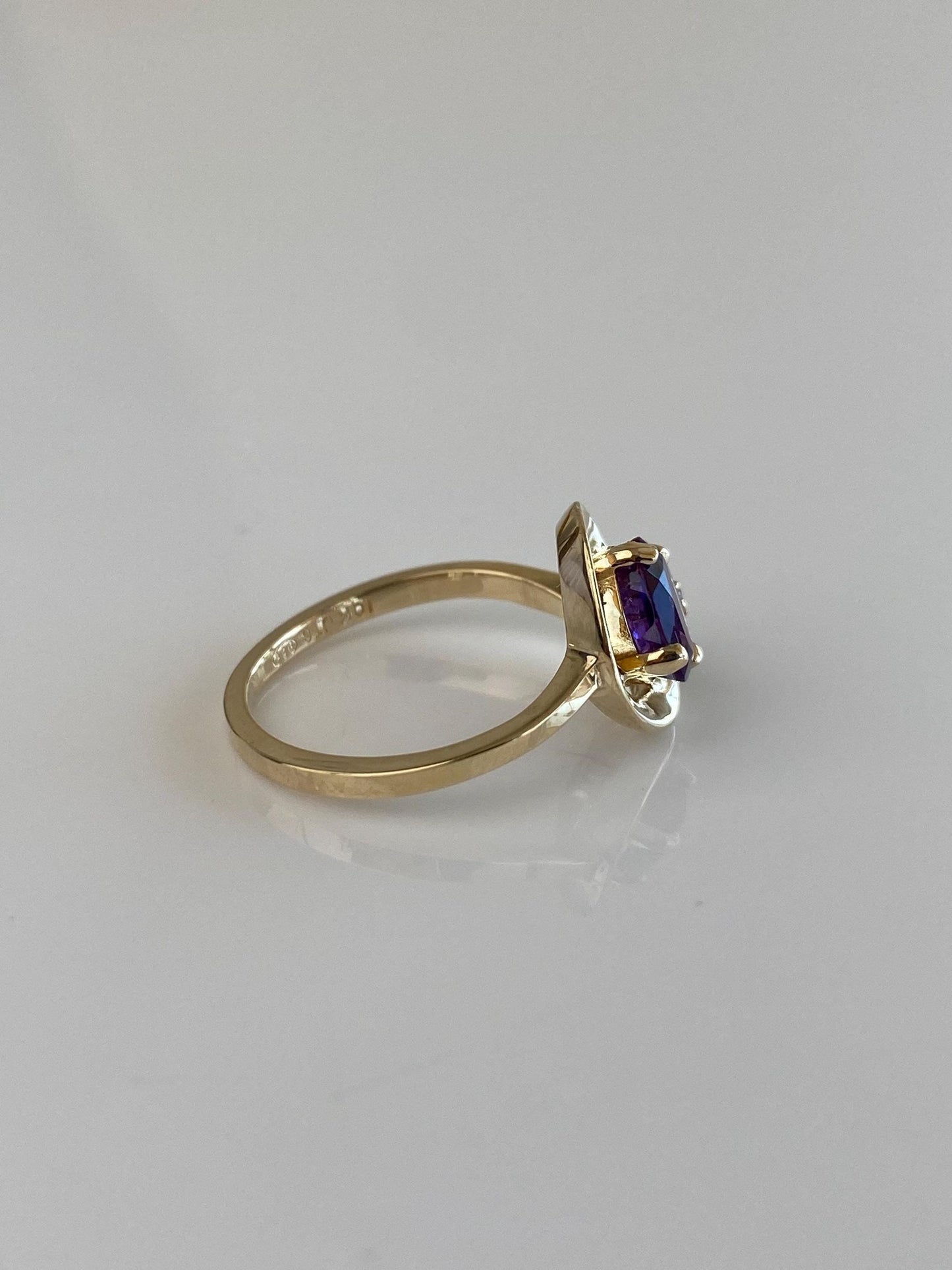 Vintage Solid 10k Yellow Gold Clear Sapphire Amethyst Ring - Size 5.75