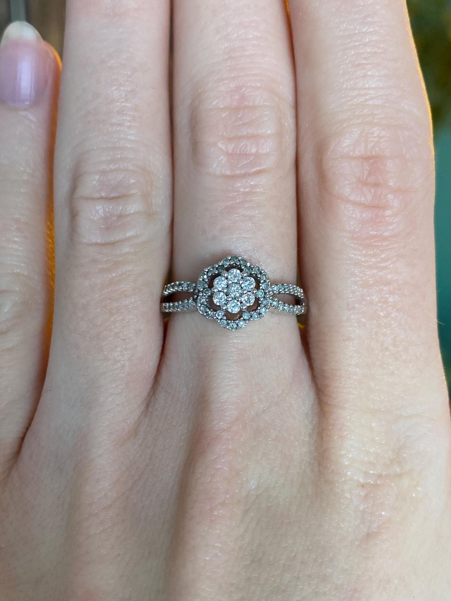 Vintage Solid 14k White Gold Diamond Cluster Flower Ring - Size 6.75