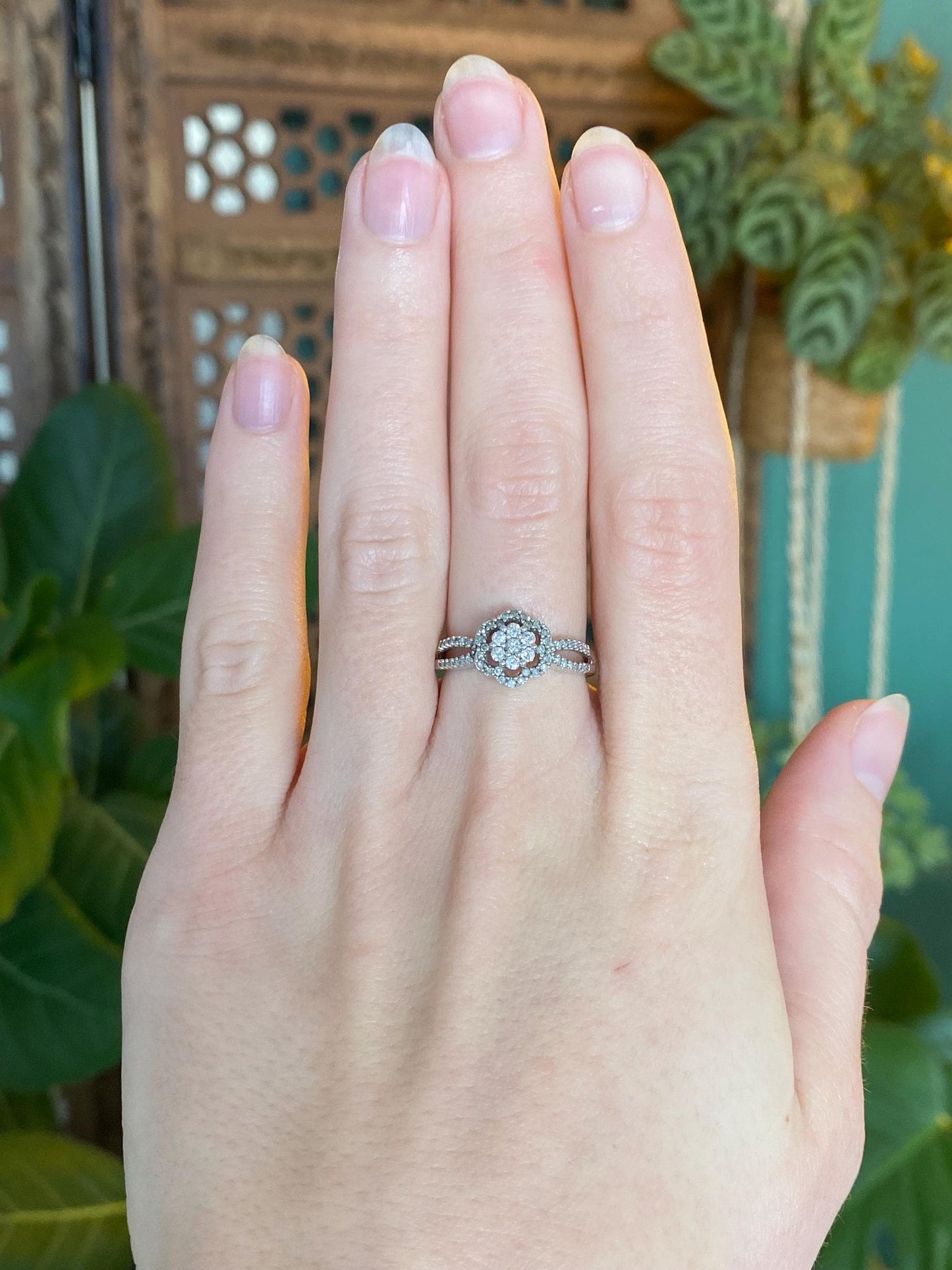 Vintage Solid 14k White Gold Diamond Cluster Flower Ring - Size 6.75