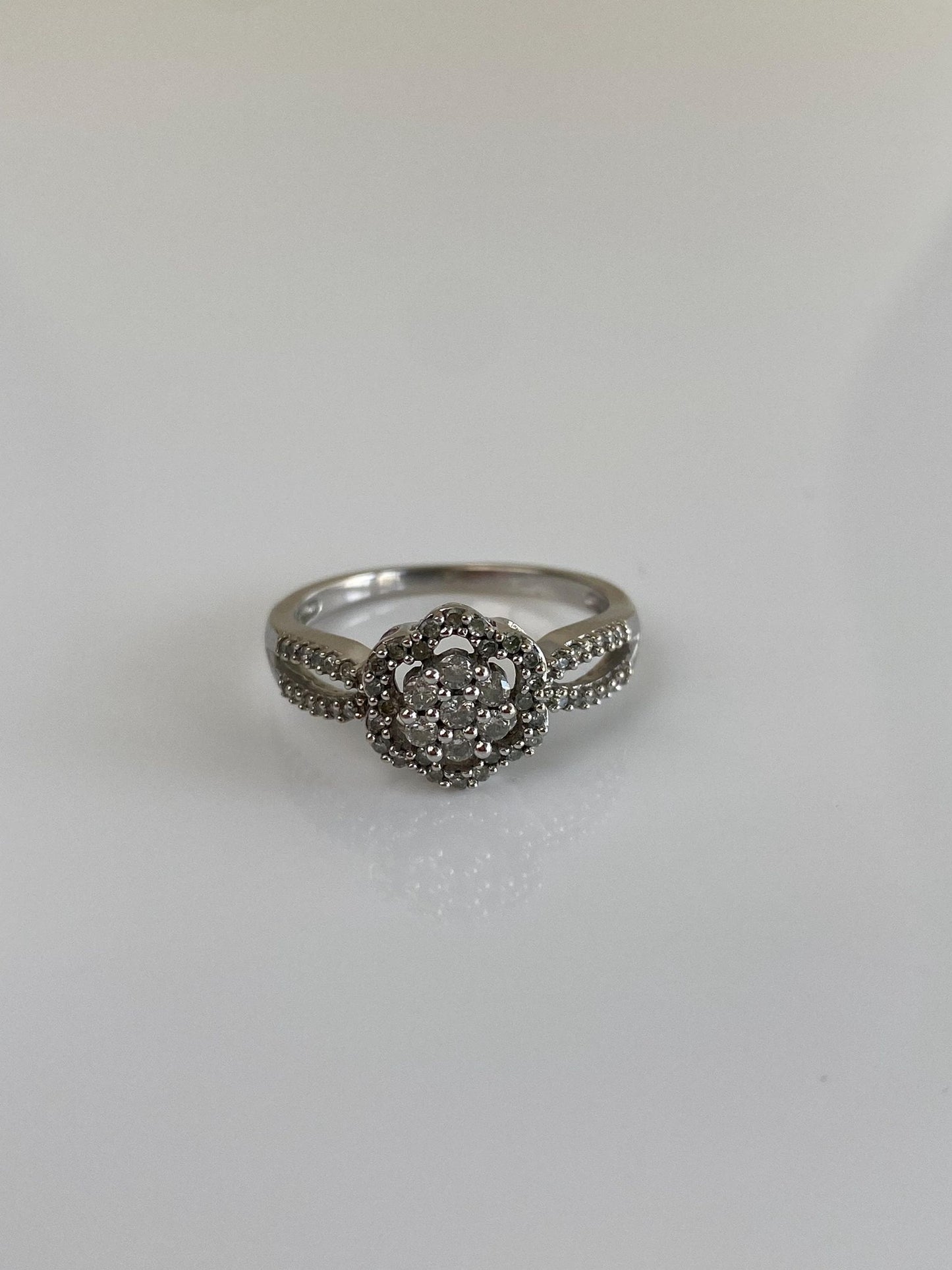 Vintage Solid 14k White Gold Diamond Cluster Flower Ring - Size 6.75