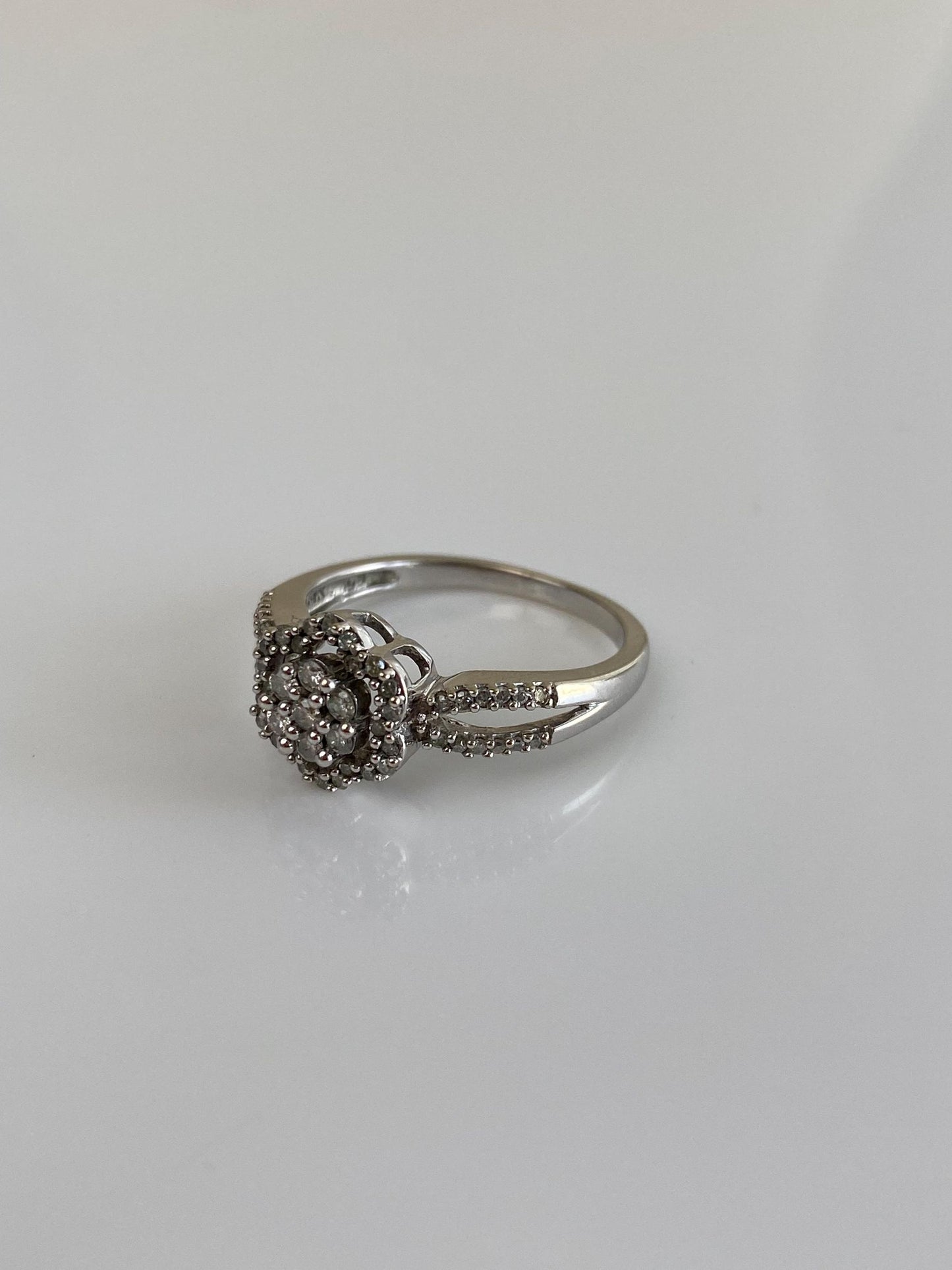 Vintage Solid 14k White Gold Diamond Cluster Flower Ring - Size 6.75