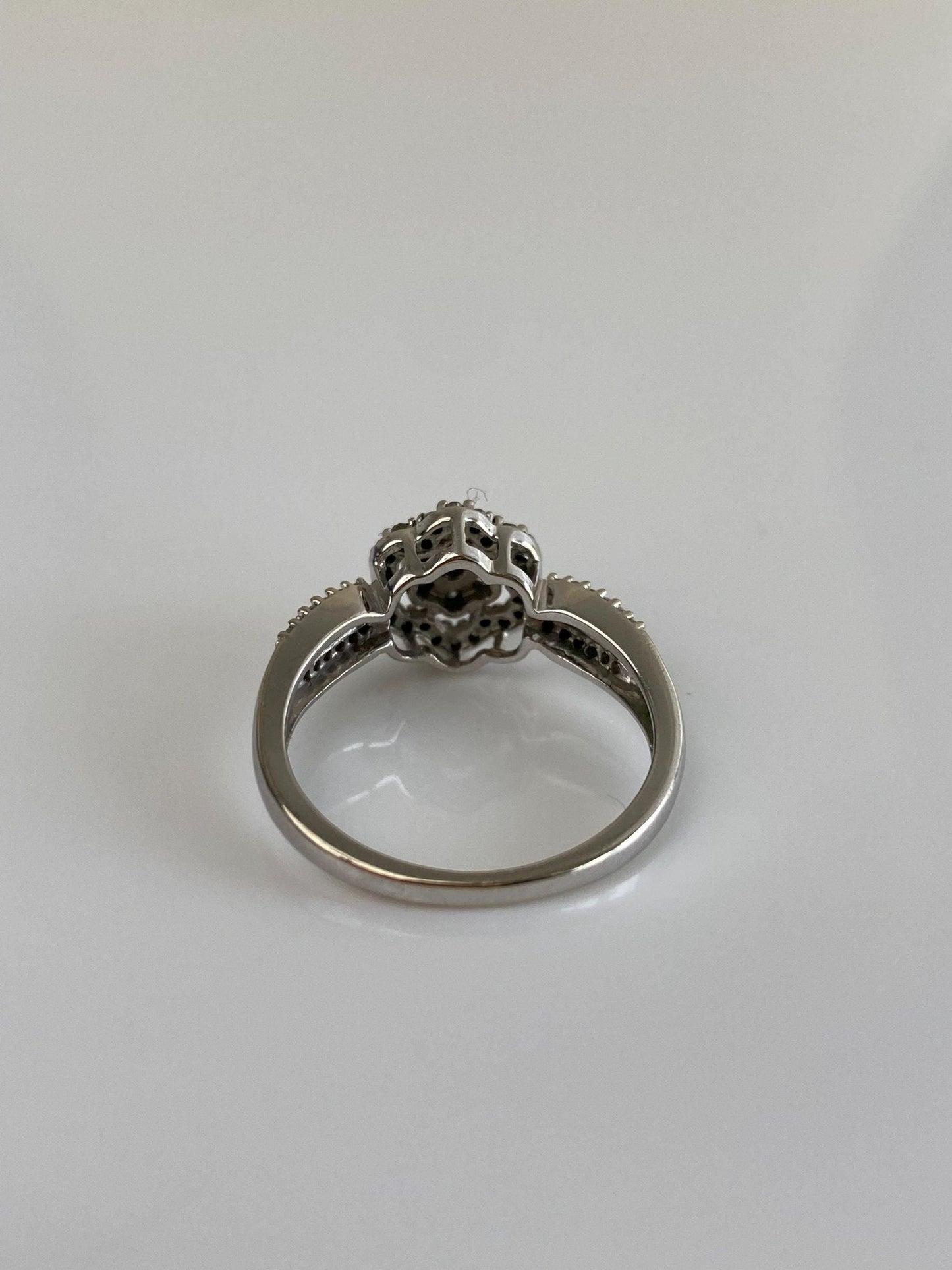 Vintage Solid 14k White Gold Diamond Cluster Flower Ring - Size 6.75