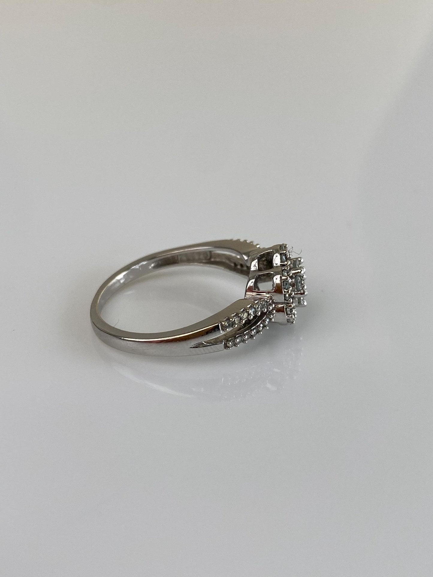 Vintage Solid 14k White Gold Diamond Cluster Flower Ring - Size 6.75