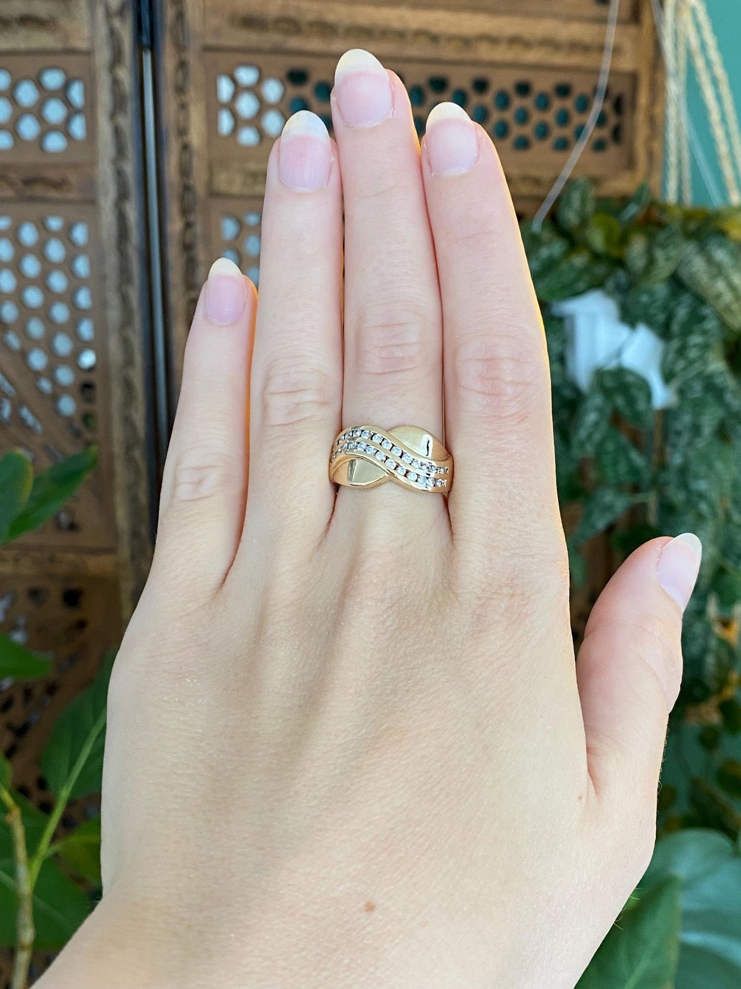 Vintage Solid 14k Yellow Gold Diamond Twist Ring Band - Size 6.5