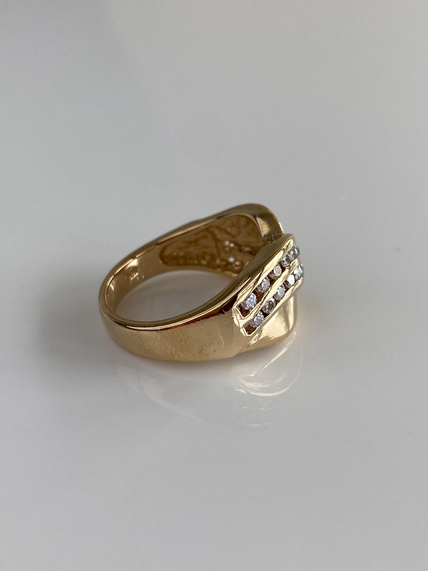 Vintage Solid 14k Yellow Gold Diamond Twist Ring Band - Size 6.5