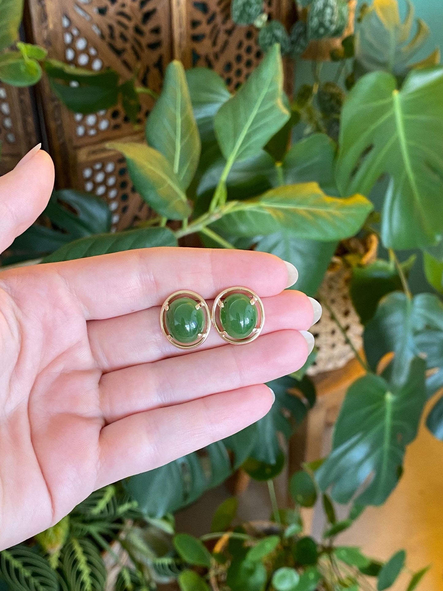 Vintage Solid 14k Yellow Gold Nephrite Stud Earrings