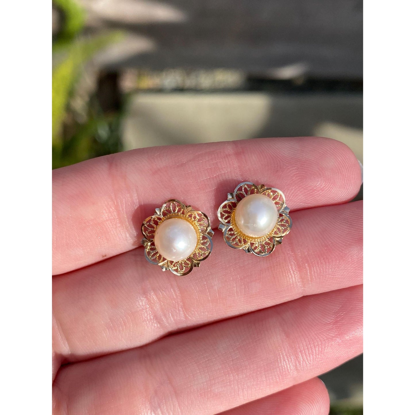 Vintage Solid 14k Yellow Gold Pearl Frilly Border Stud Earrings