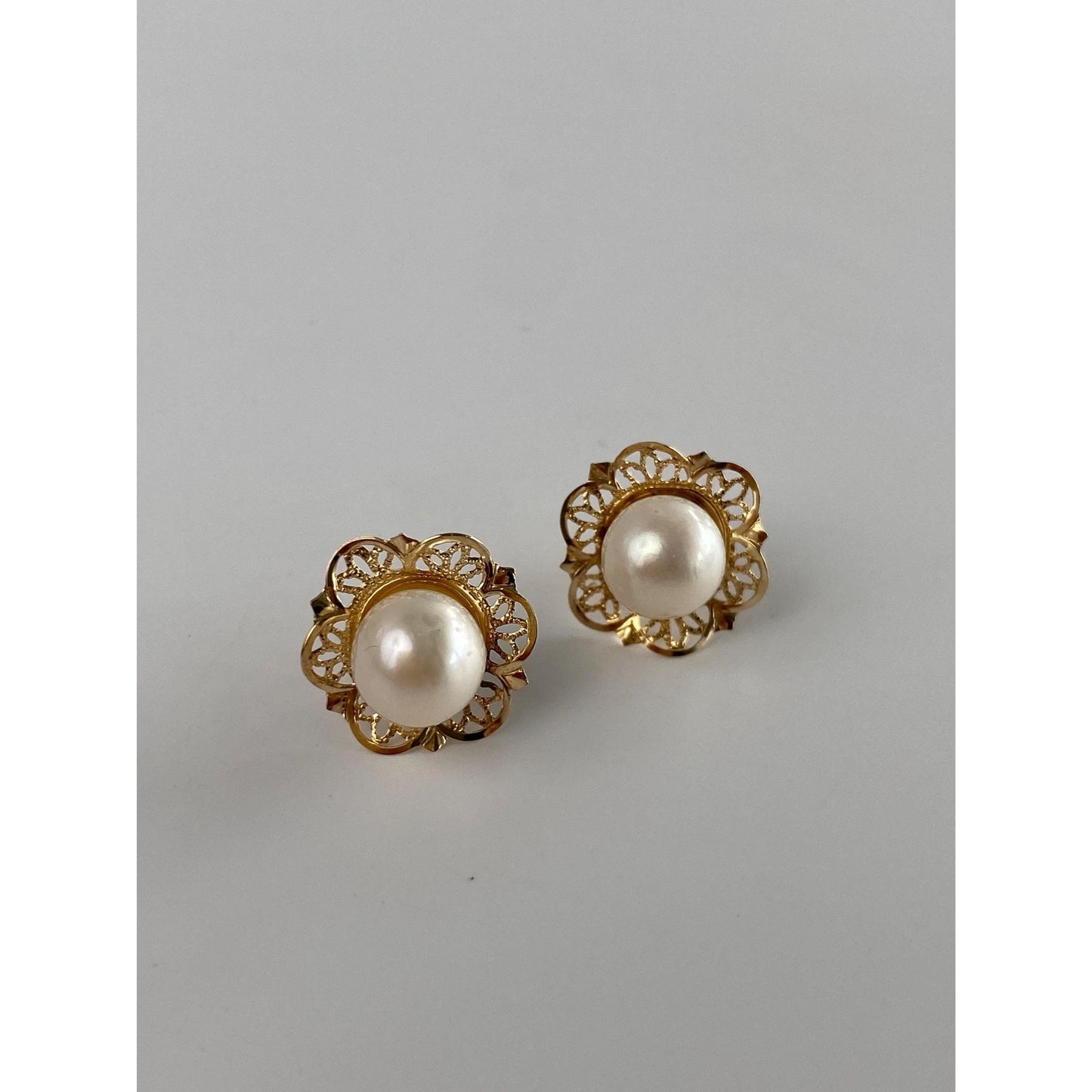 Vintage Solid 14k Yellow Gold Pearl Frilly Border Stud Earrings