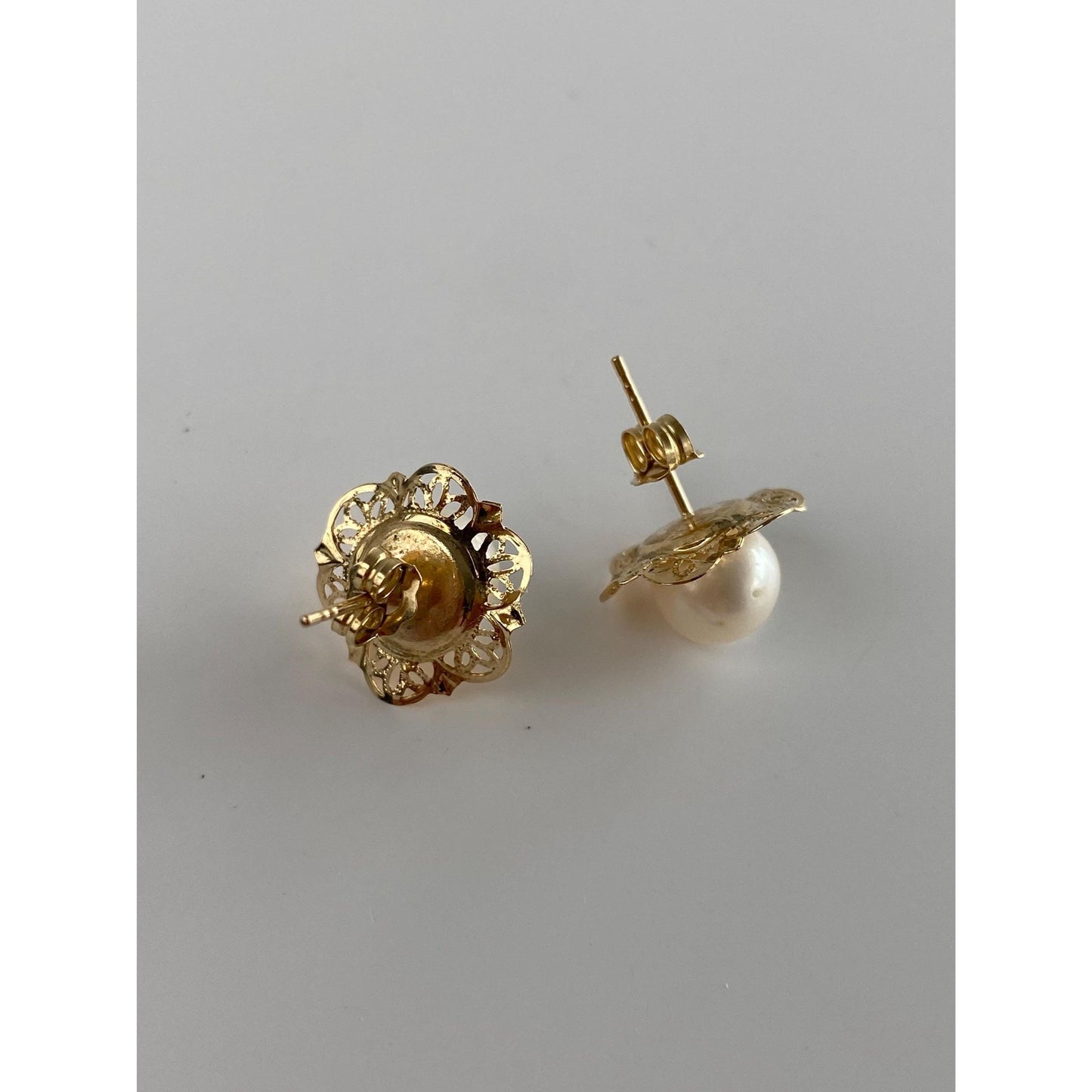 Vintage Solid 14k Yellow Gold Pearl Frilly Border Stud Earrings