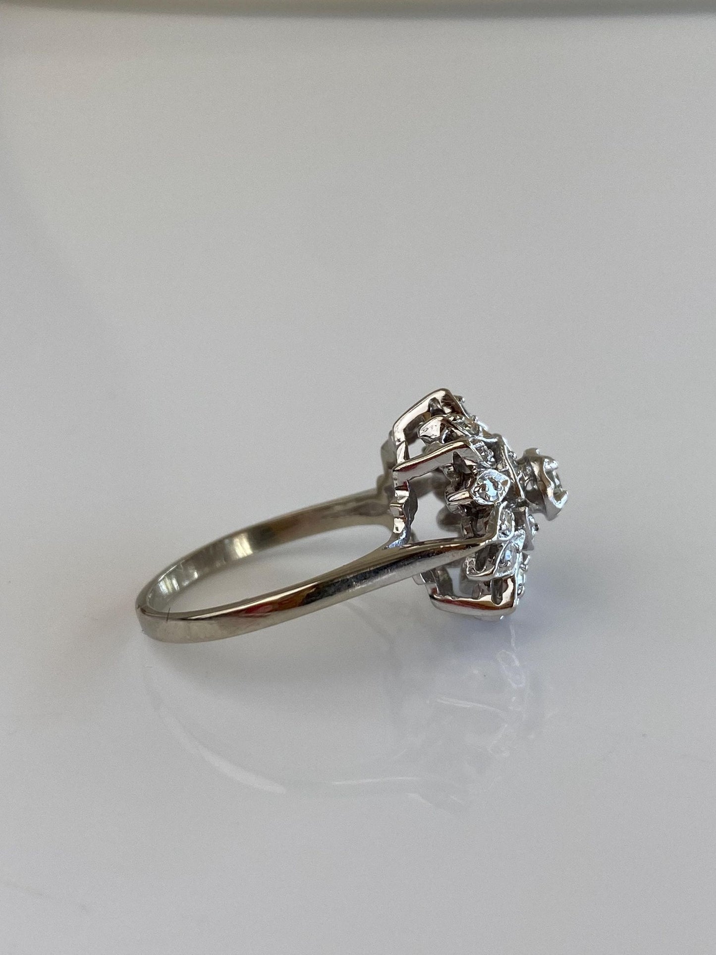 Vintage Solid 14k White Gold Diamonds Flower Ring - Size 8.5