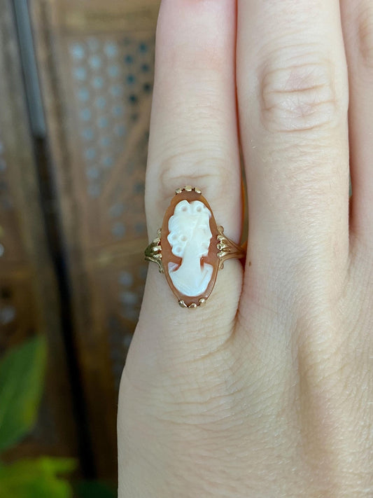 Vintage Solid 10k Yellow Gold Cameo Ring - Size 3