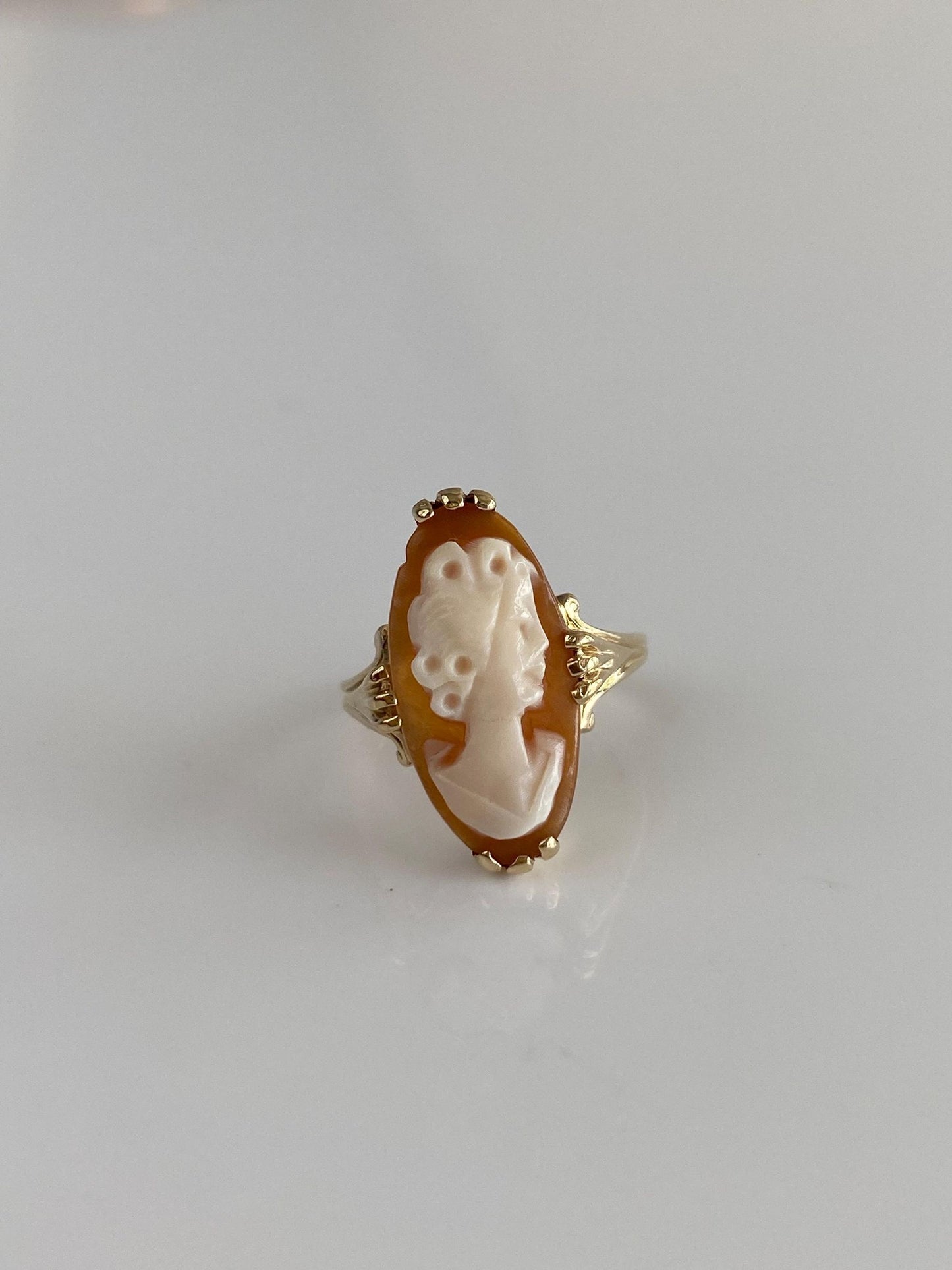 Vintage Solid 10k Yellow Gold Cameo Ring - Size 3