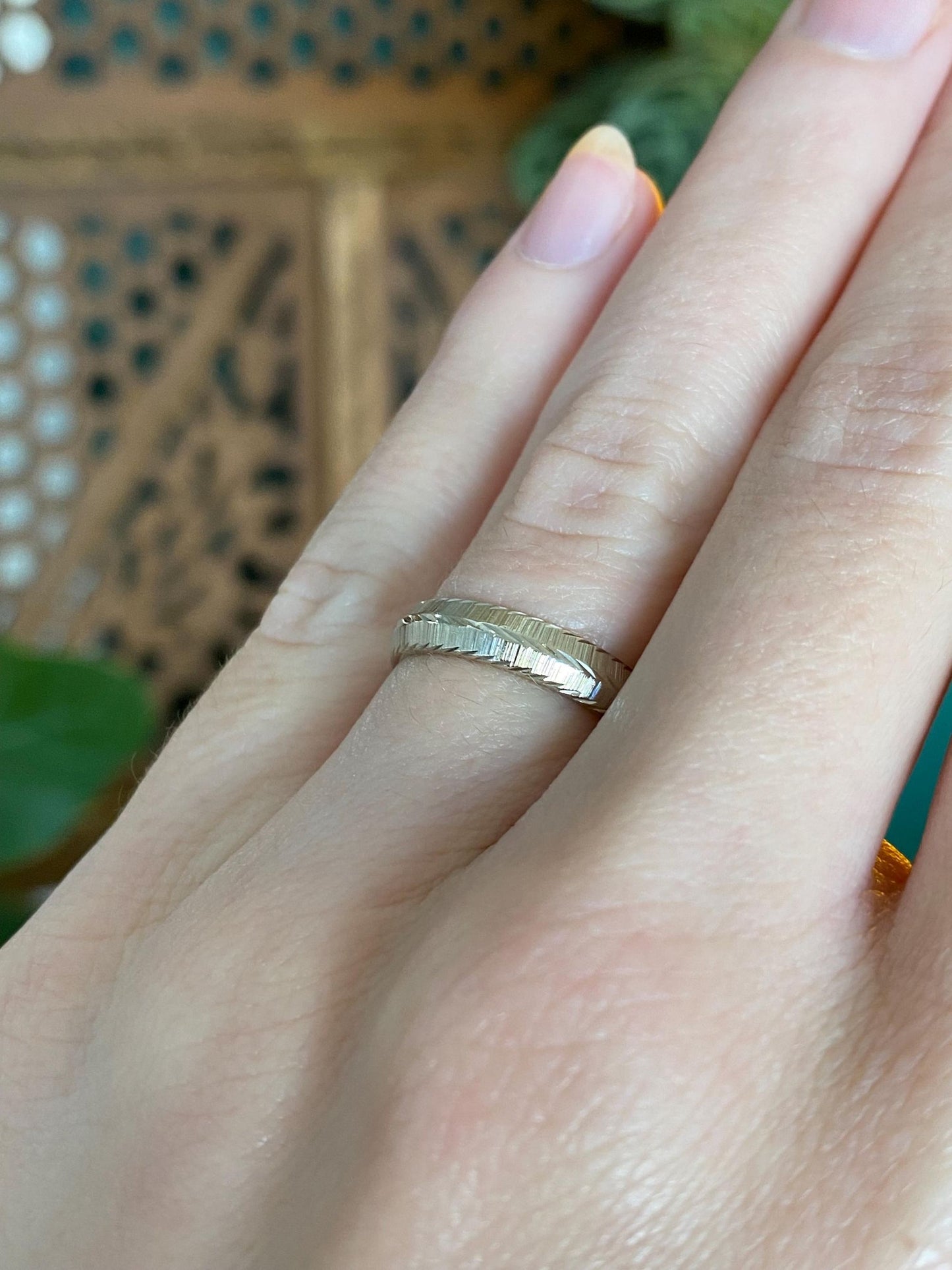 Vintage Solid 14k White Gold Diamond Cut Ring Band - Size 5.25