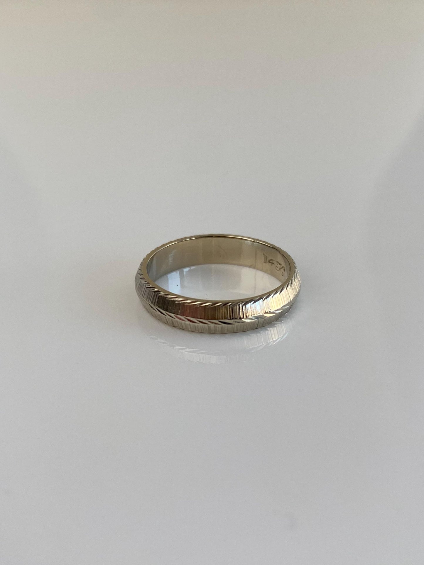 Vintage Solid 14k White Gold Diamond Cut Ring Band - Size 5.25