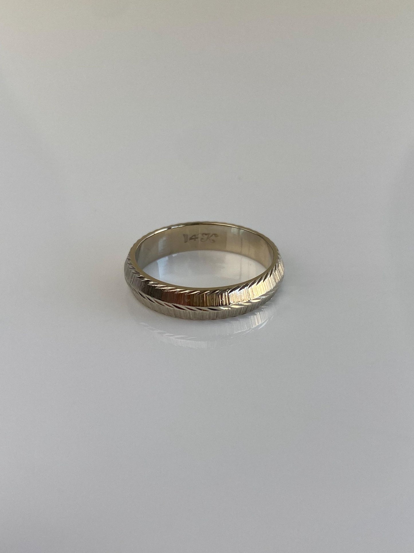 Vintage Solid 14k White Gold Diamond Cut Ring Band - Size 5.25
