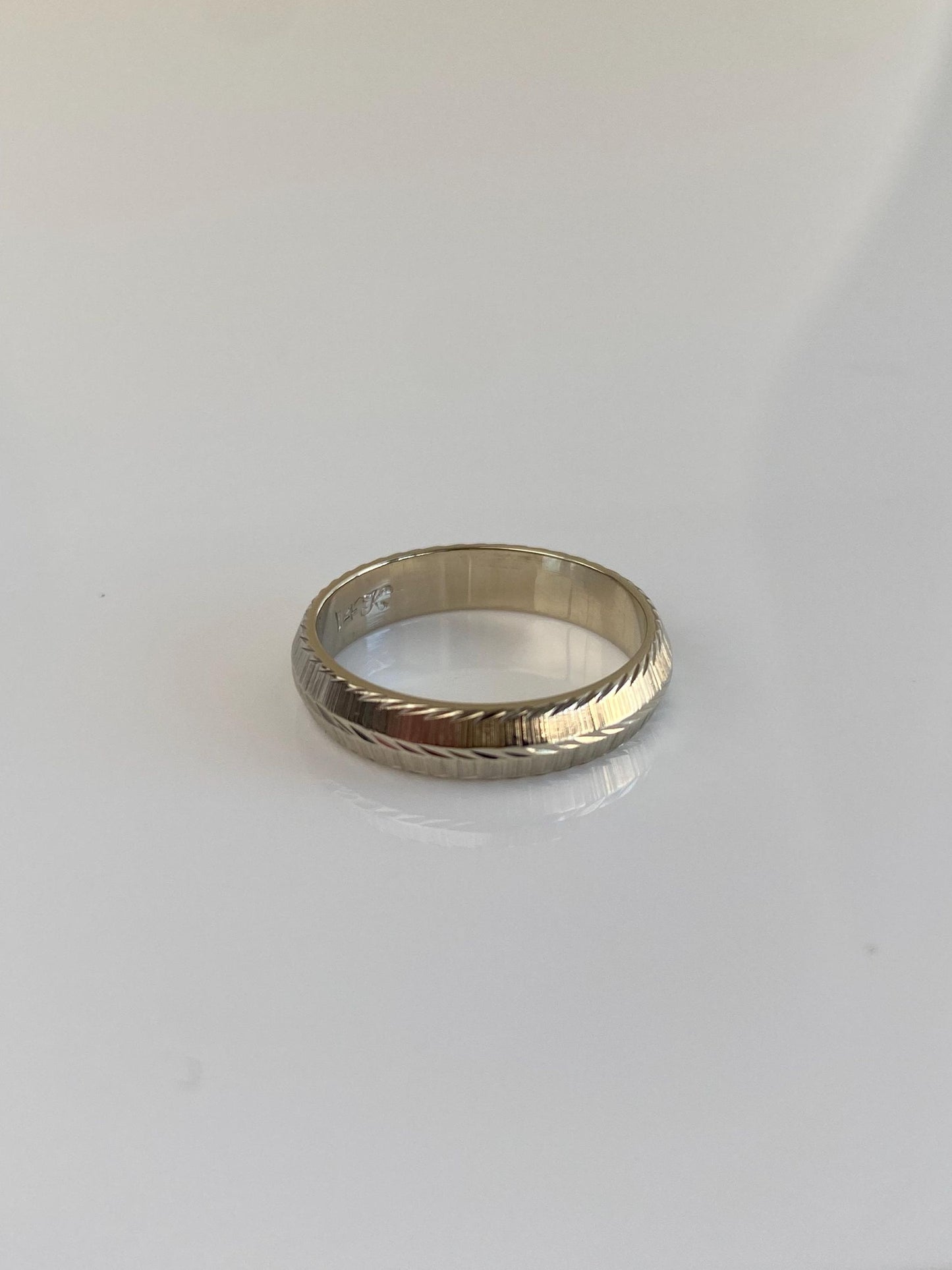 Vintage Solid 14k White Gold Diamond Cut Ring Band - Size 5.25