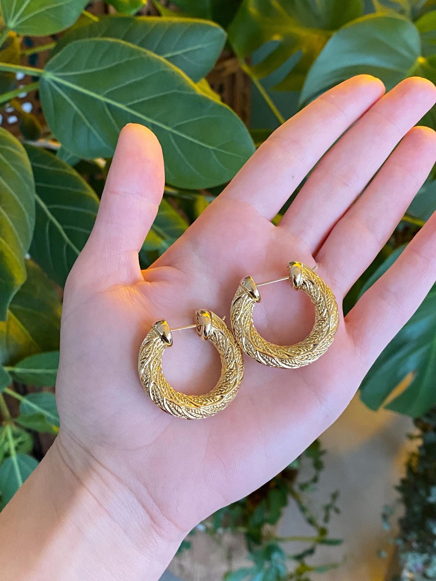 Vintage 18k Yellow Gold Chunky Designed Hoop Earrings