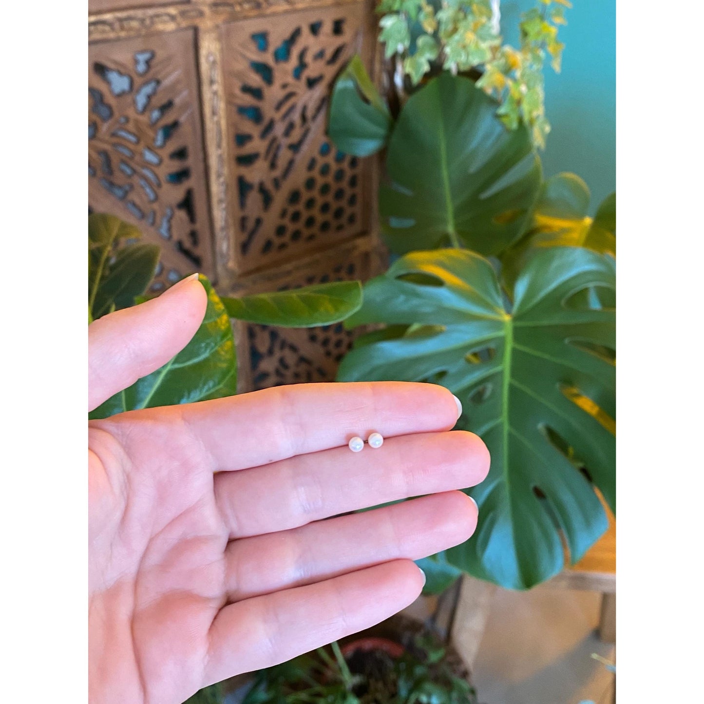 Vintage Solid 14k Yellow Gold Little Pearl Stud Earrings