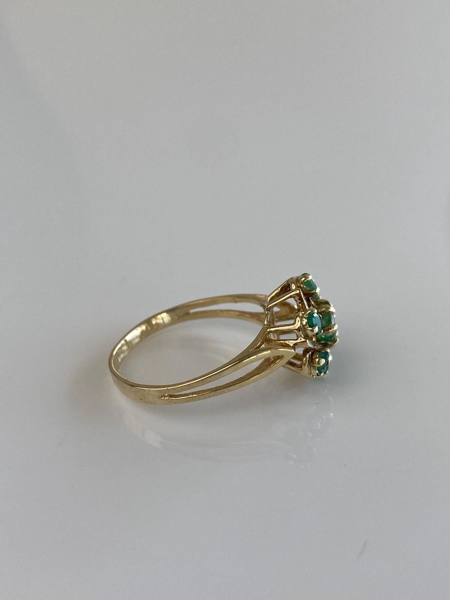 Vintage Solid 14k Yellow Gold Emerald Cluster Ring - Size 7.25