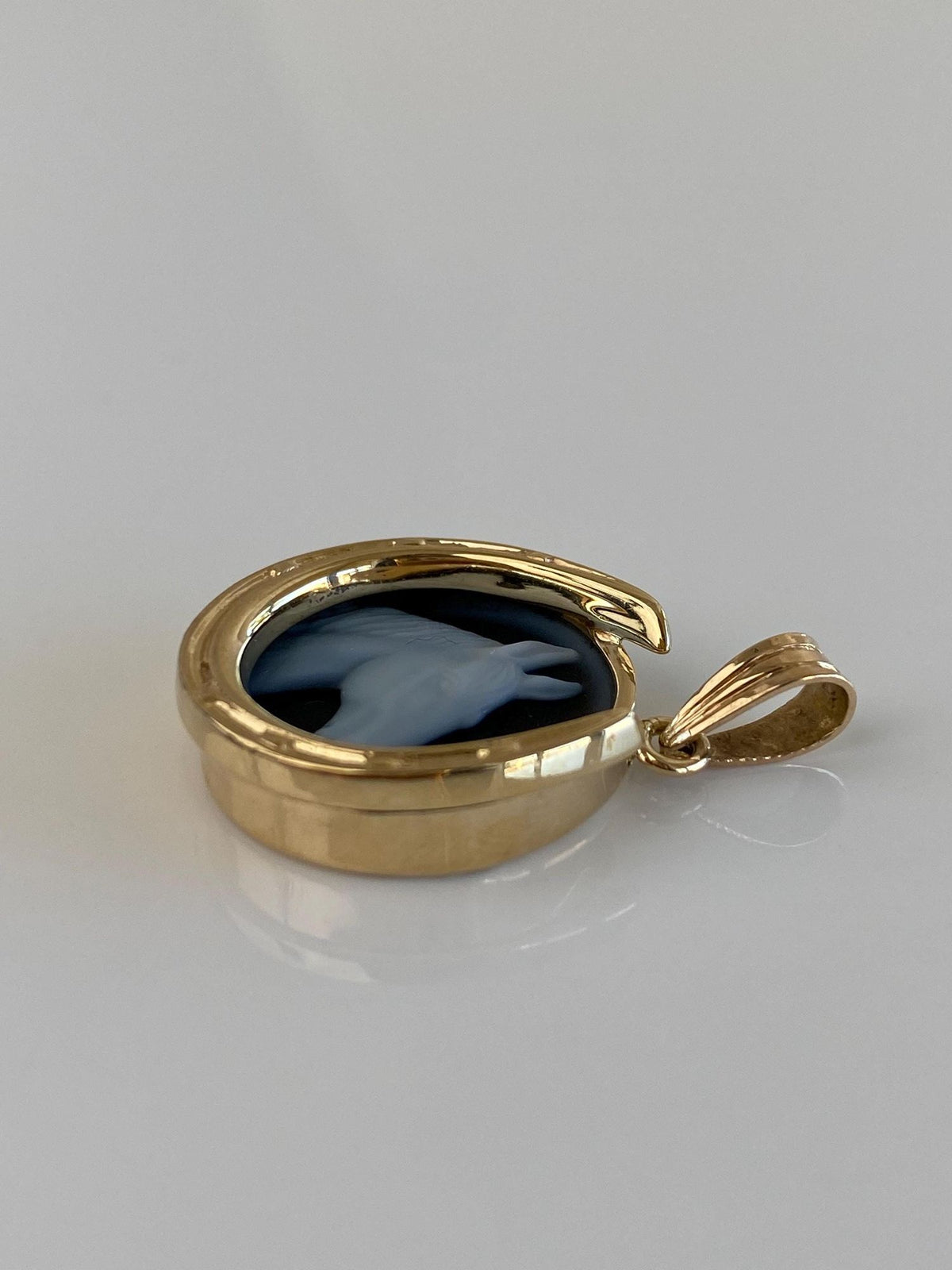 Vintage Solid 14k Yellow Gold Horse Cameo Horseshoe Charm