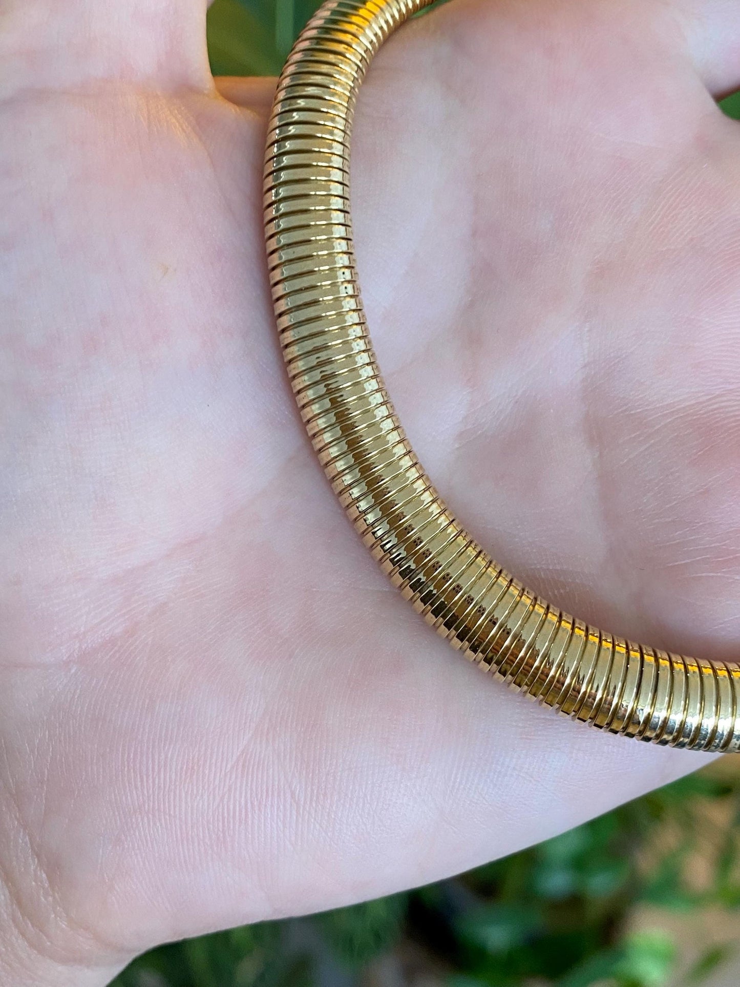 Vintage Solid 14k Yellow Gold Stretchy Graduated Omega Chain Necklace - 16 inches