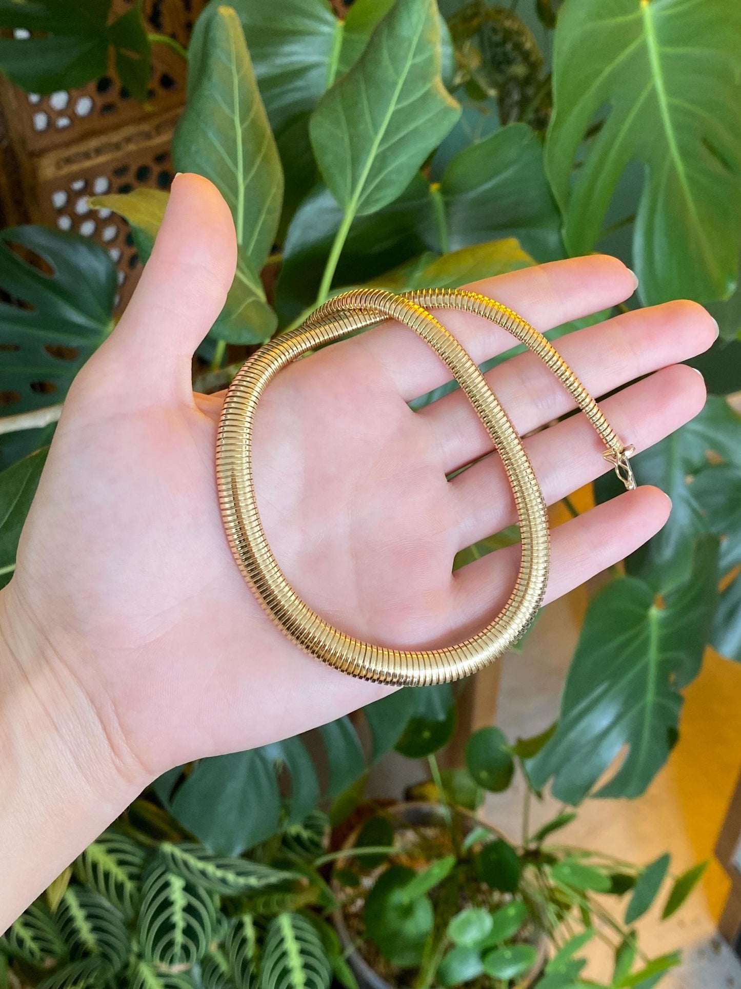 Vintage Solid 14k Yellow Gold Stretchy Graduated Omega Chain Necklace - 16 inches