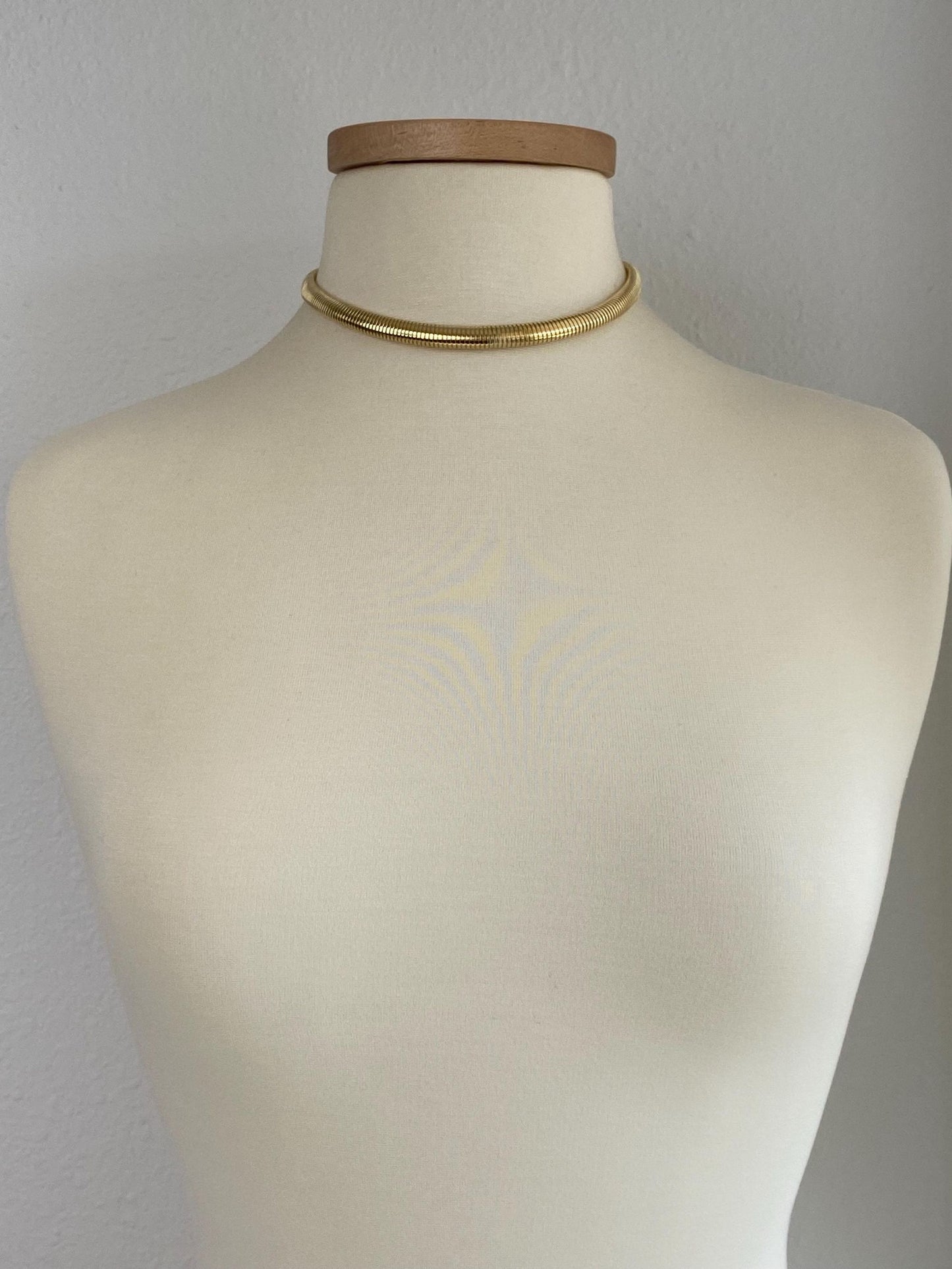 Vintage Solid 14k Yellow Gold Stretchy Graduated Omega Chain Necklace - 16 inches