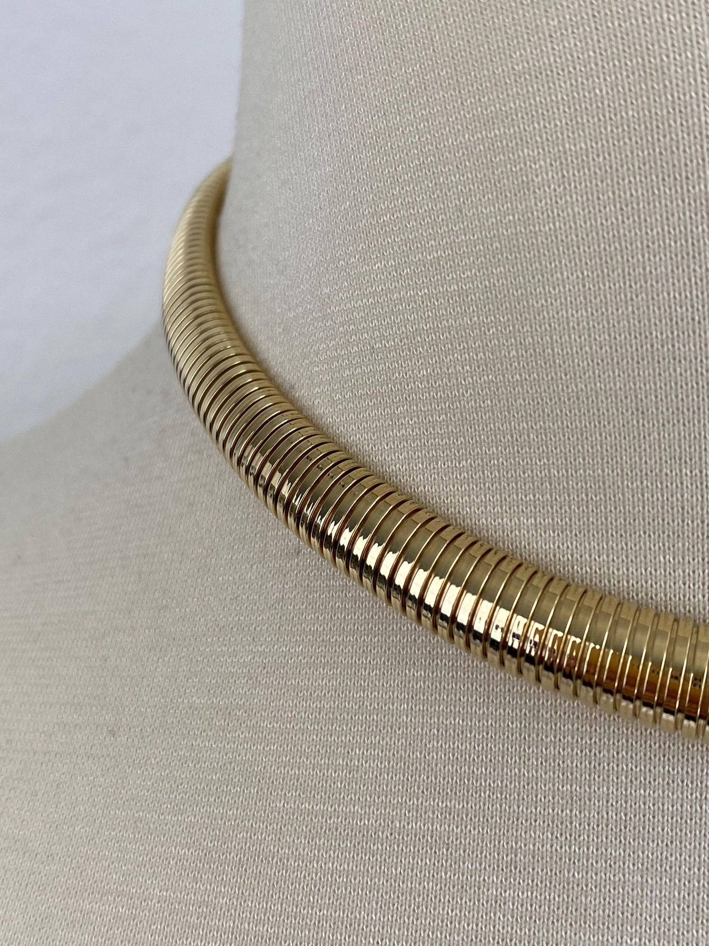 Vintage Solid 14k Yellow Gold Stretchy Graduated Omega Chain Necklace - 16 inches