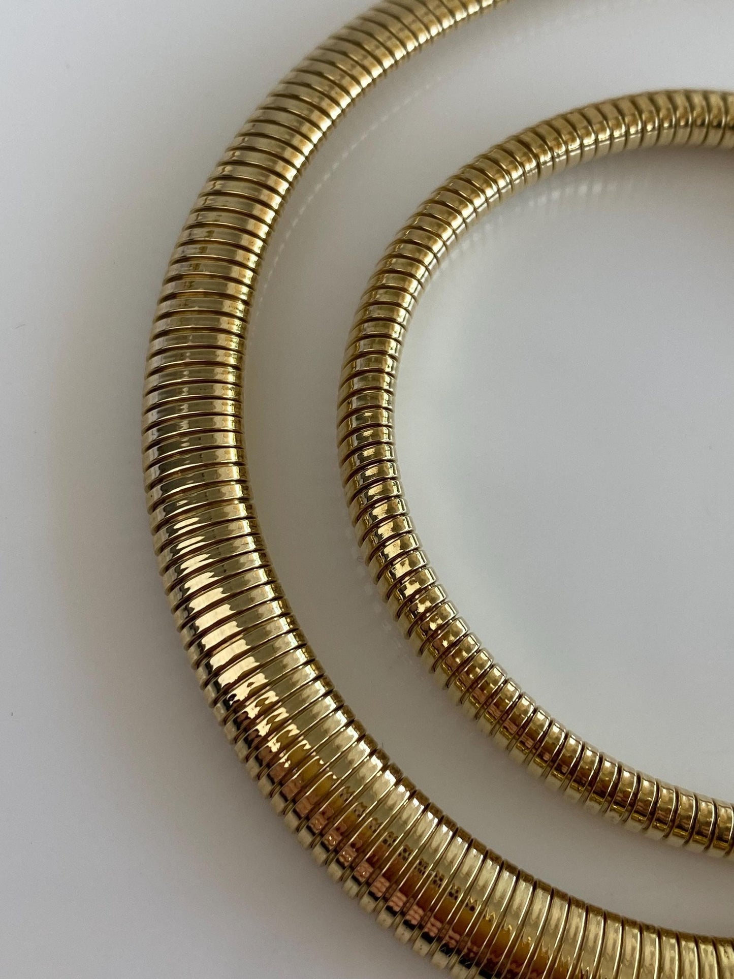 Vintage Solid 14k Yellow Gold Stretchy Graduated Omega Chain Necklace - 16 inches