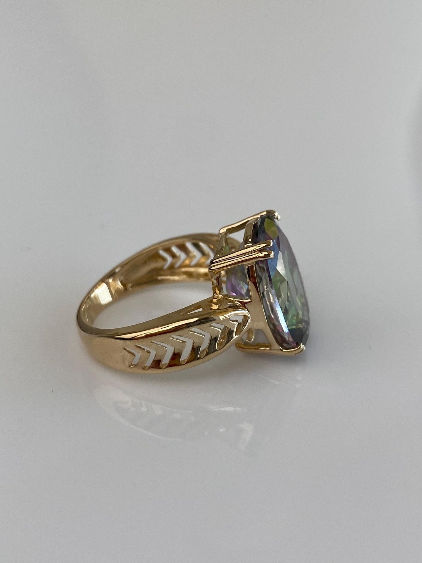 Vintage Solid 14k Yellow Gold Mystic Topaz Ring - Size 6