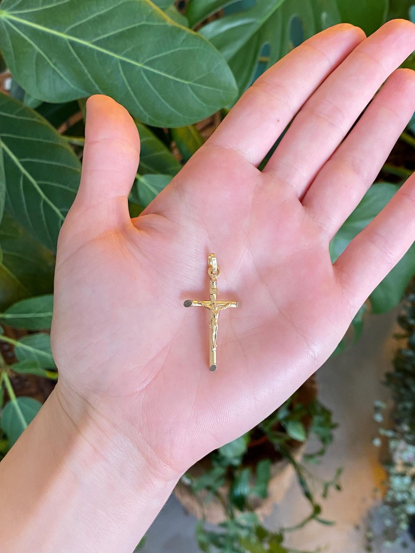 Vintage 18k Yellow Gold Crucifix Cross Charm