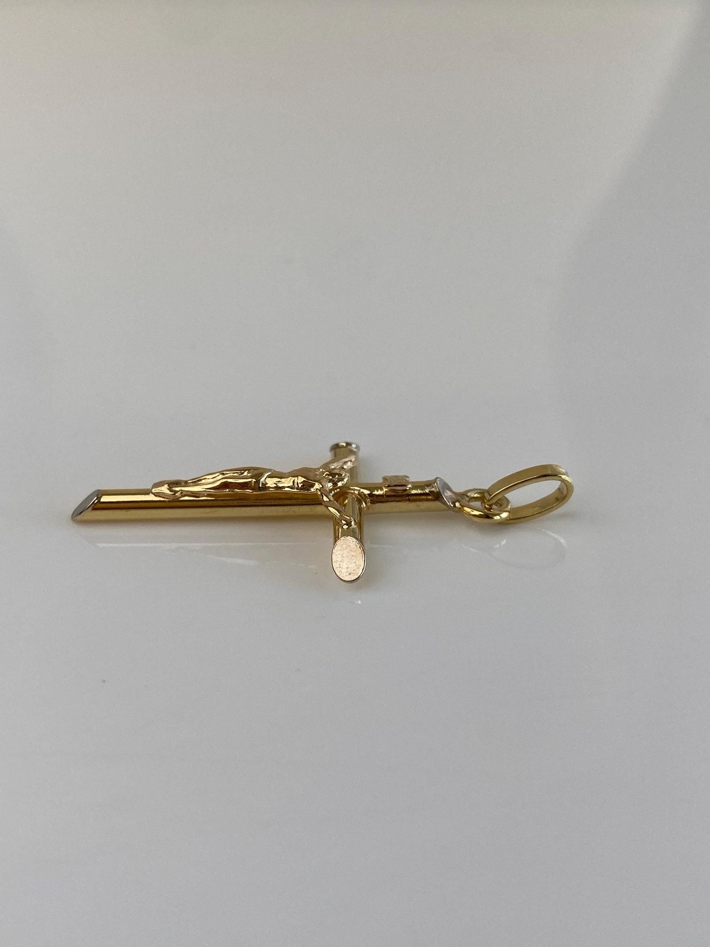 Vintage 18k Yellow Gold Crucifix Cross Charm