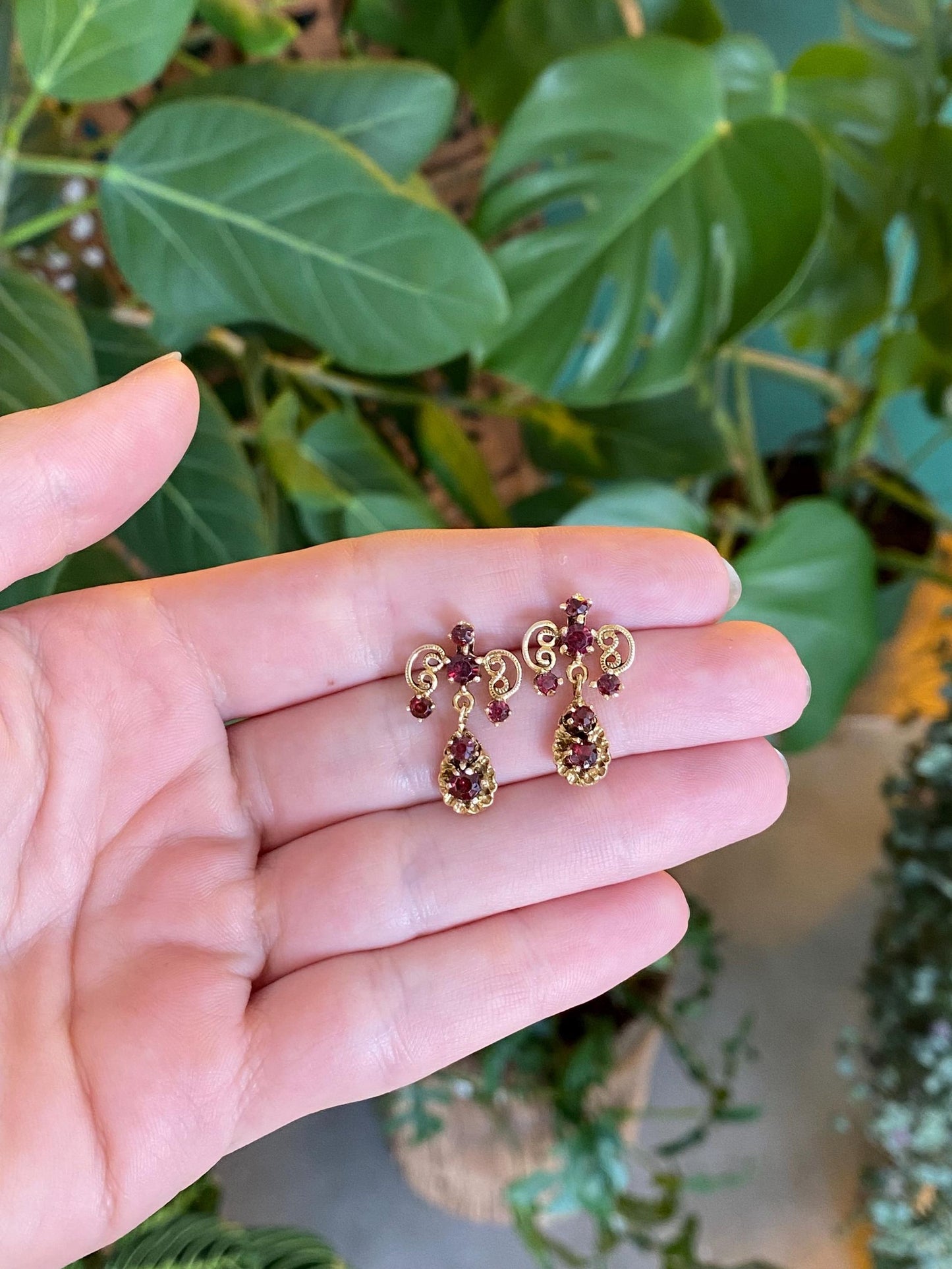 Vintage Solid 14k Yellow Gold Garnet Dangle Stud Earrings